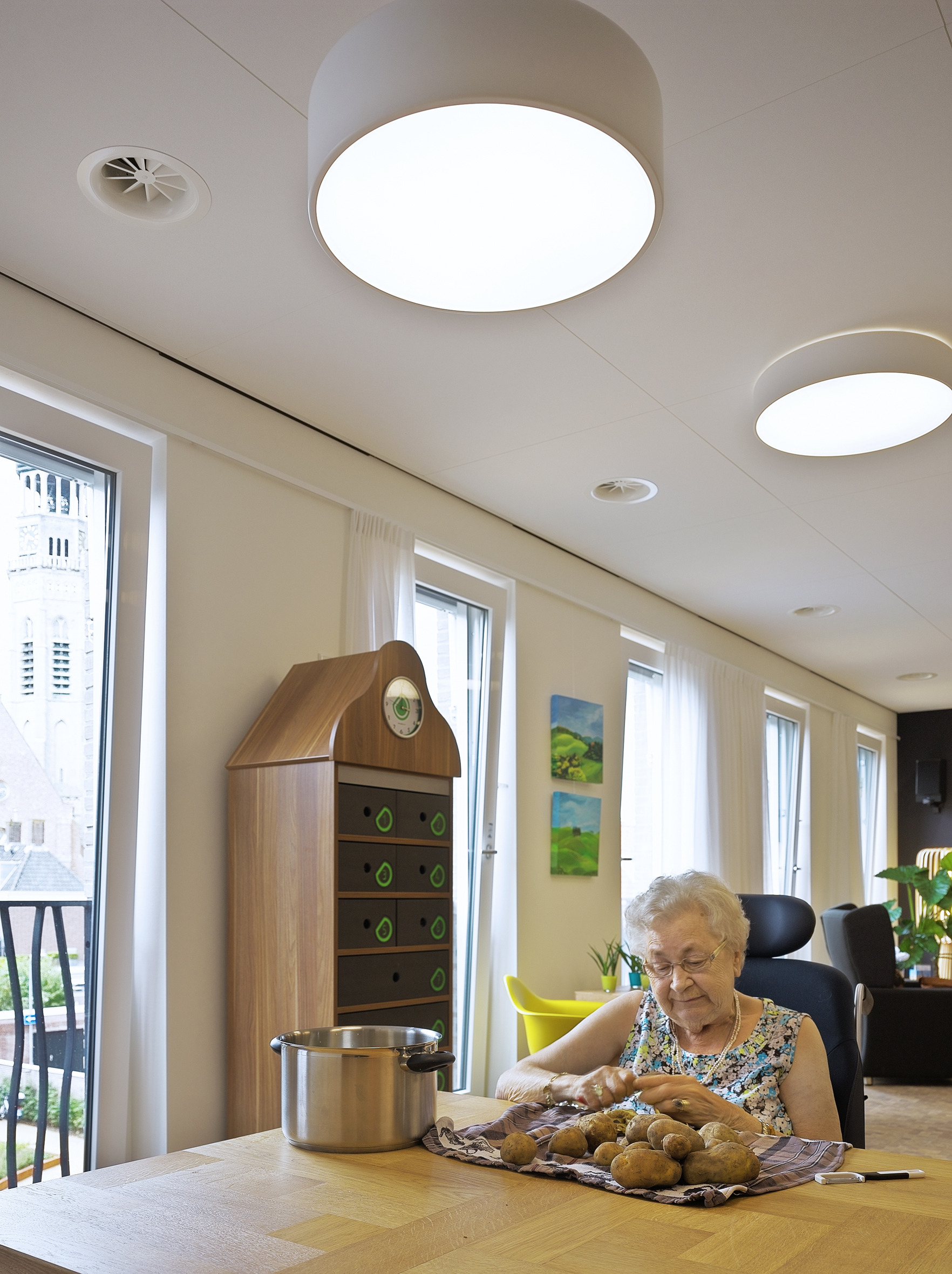 温暖现代,专业照护——荷兰 Willibrord 养老院室内设计-9