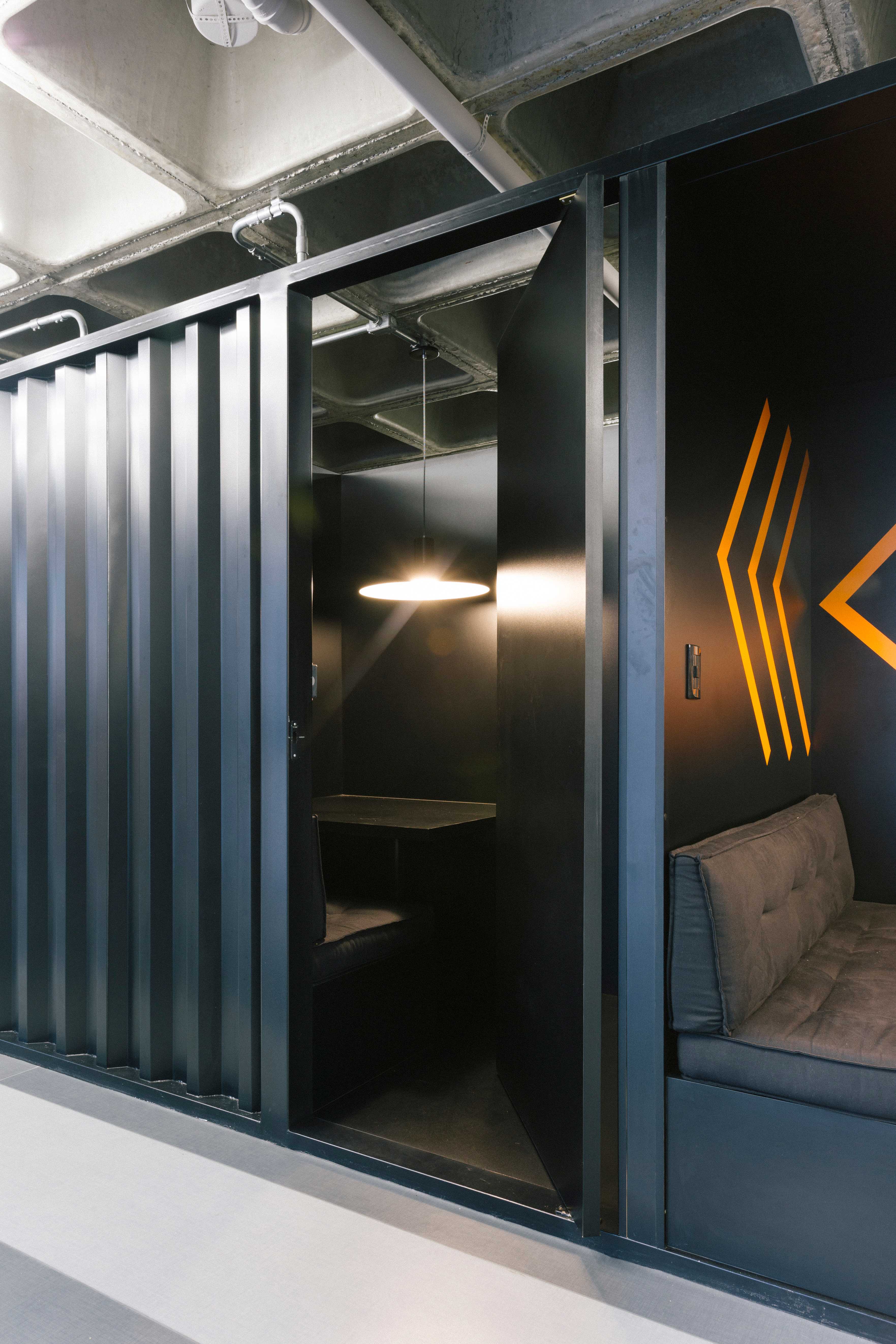 巴西 Azion 科技公司办公室——极客文化与工业风格的完美融合-31