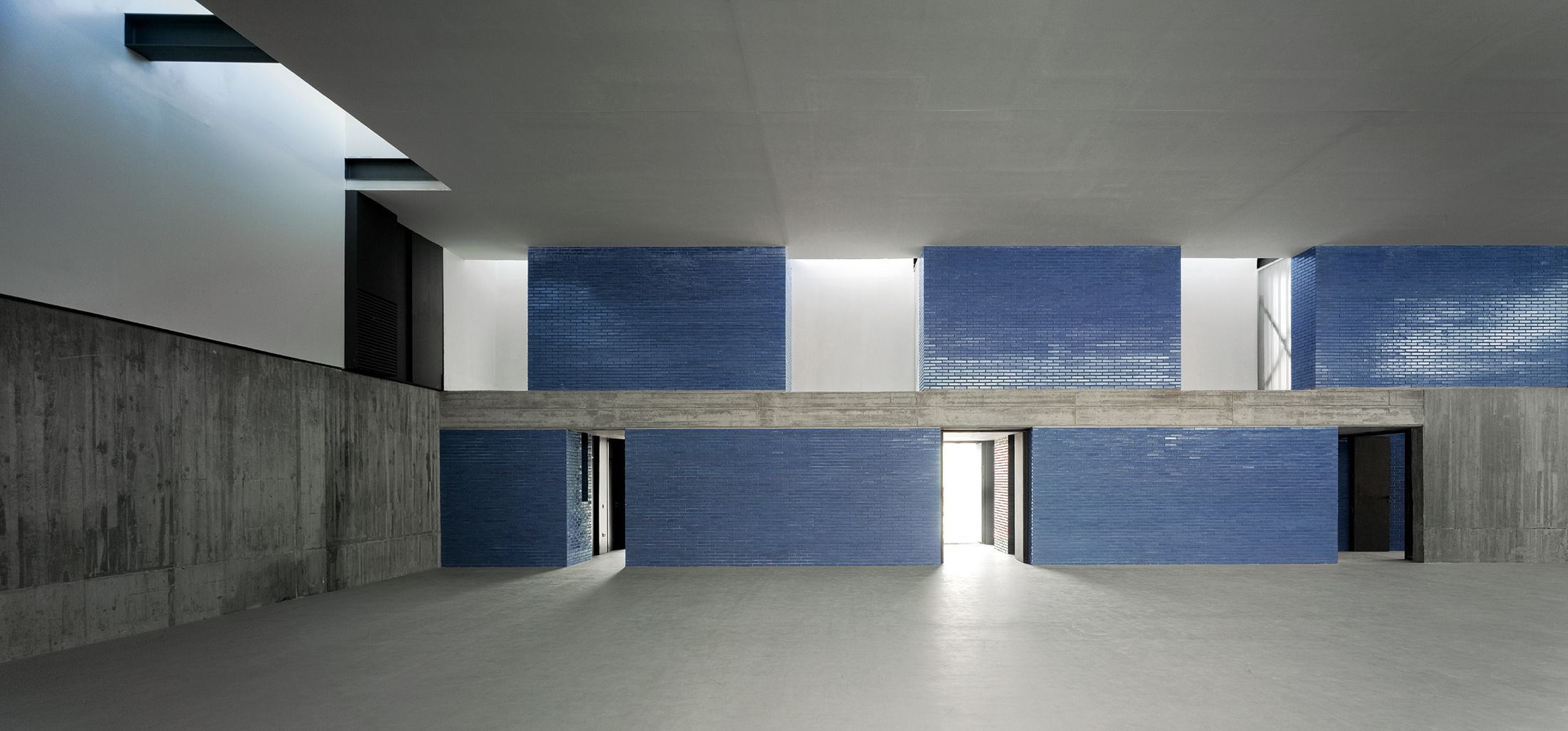 杰拉伊斯中学健身馆 | 双层结构与自然光设计-1