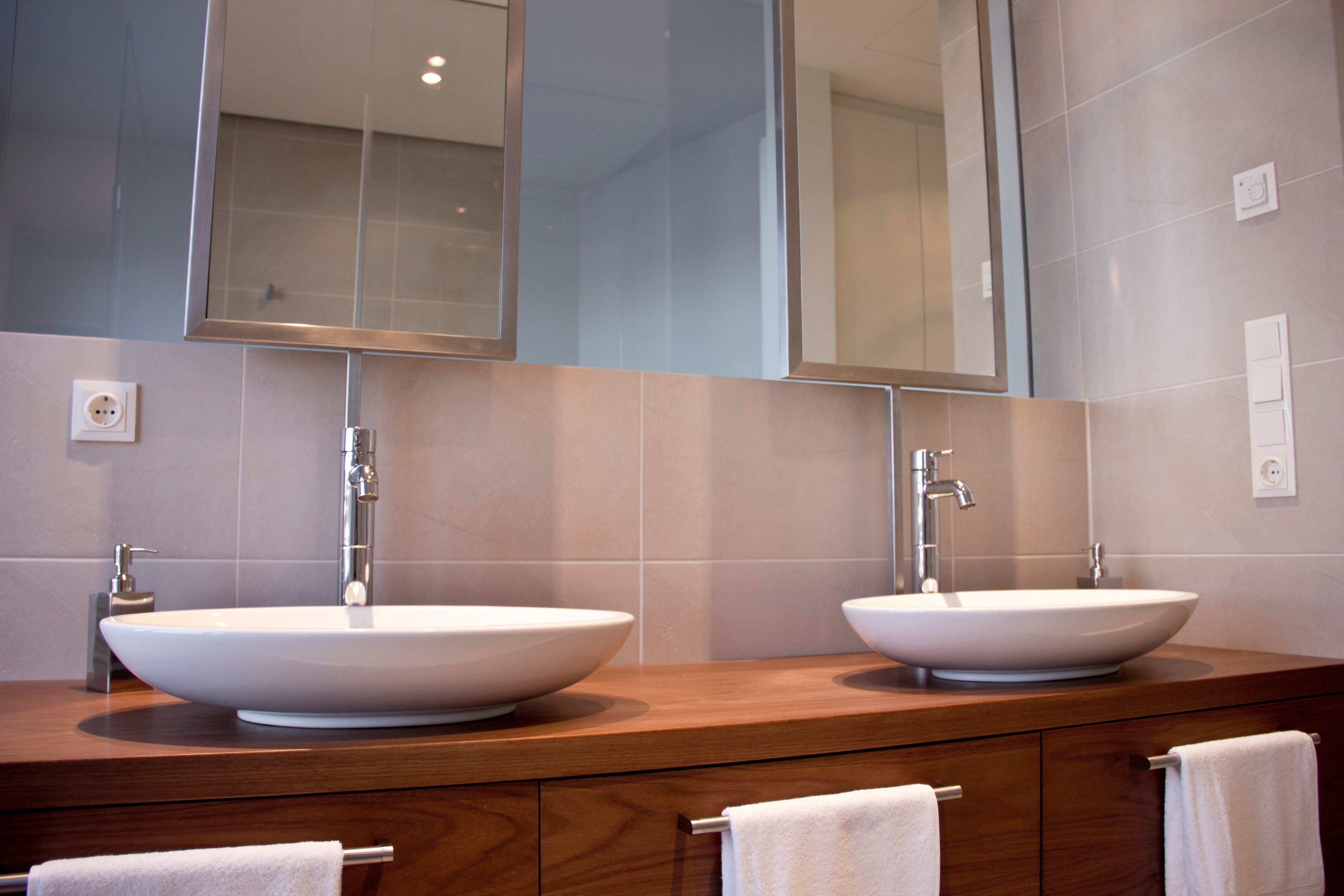 柏林中心顶层公寓的现代意式设计-17