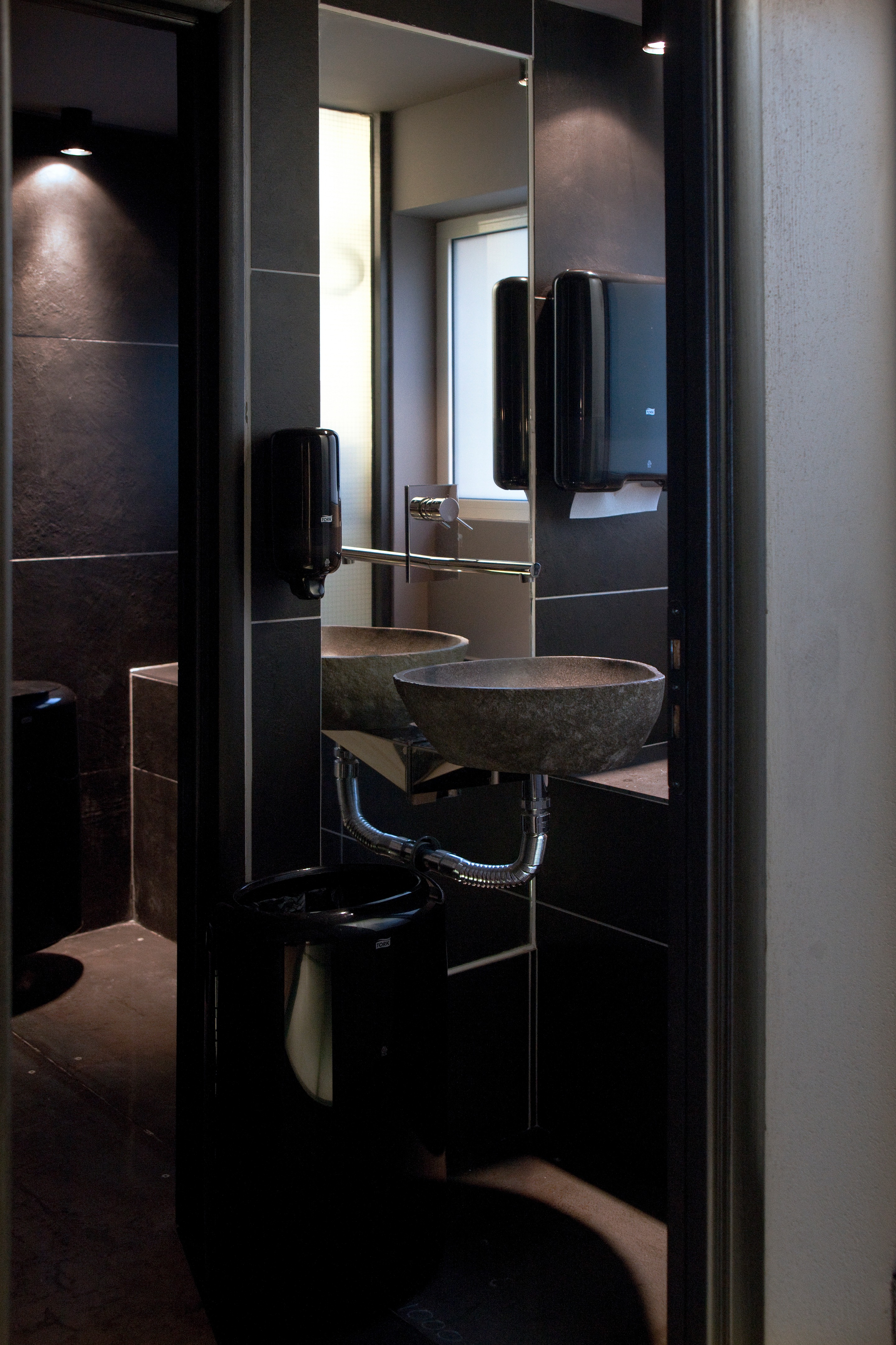 希腊工业遗产主题烧烤餐厅设计-10