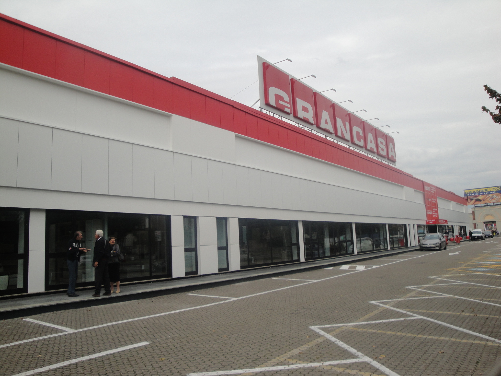 2015 年意大利 nerviano 购物中心翻新-0