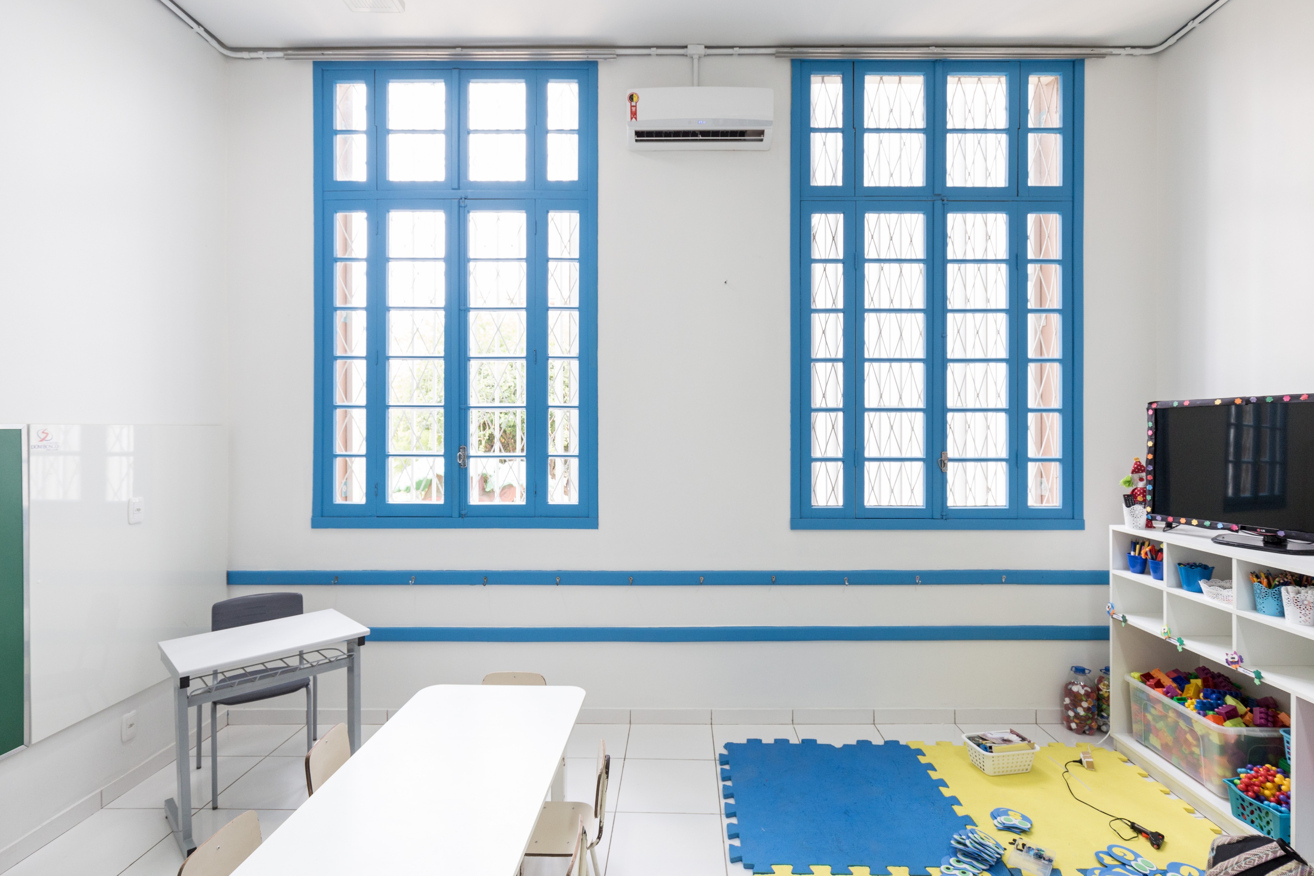 巴西幼儿园色彩斑斓的空间设计-50