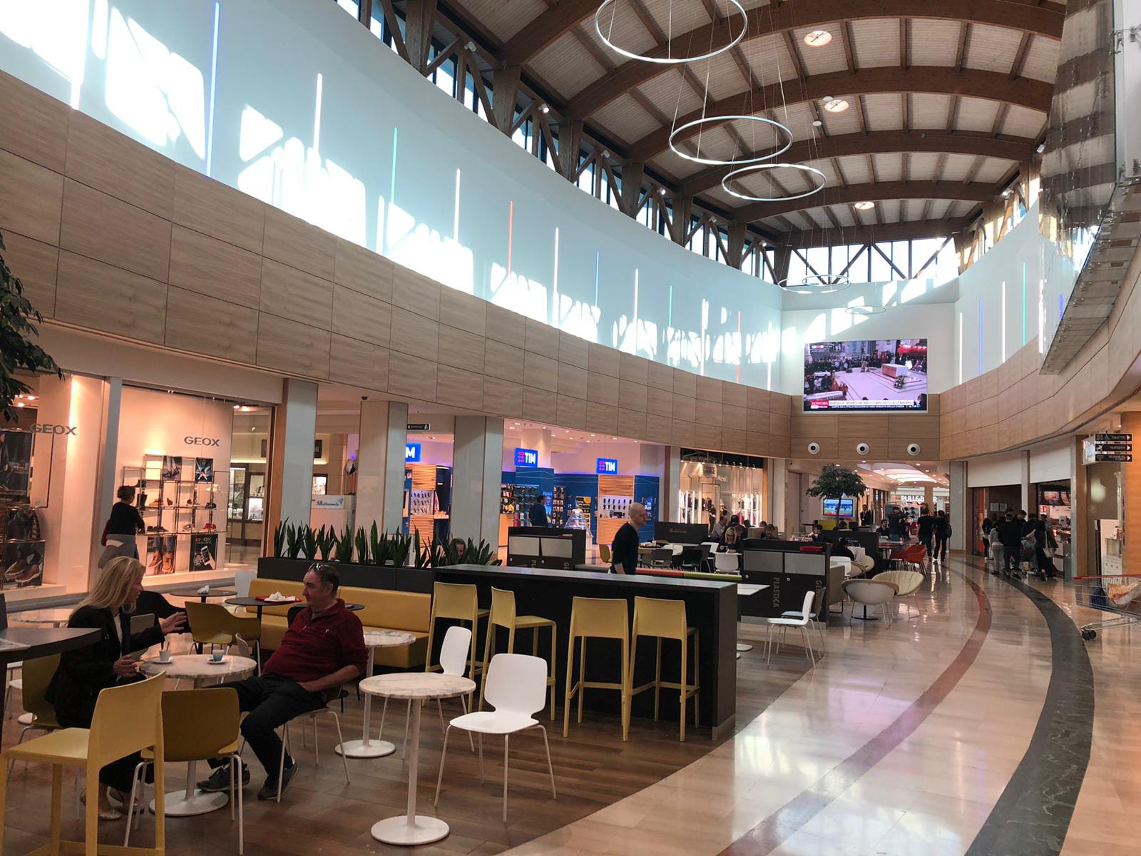 意大利 Perugia 购物中心室内设计案例解析-1