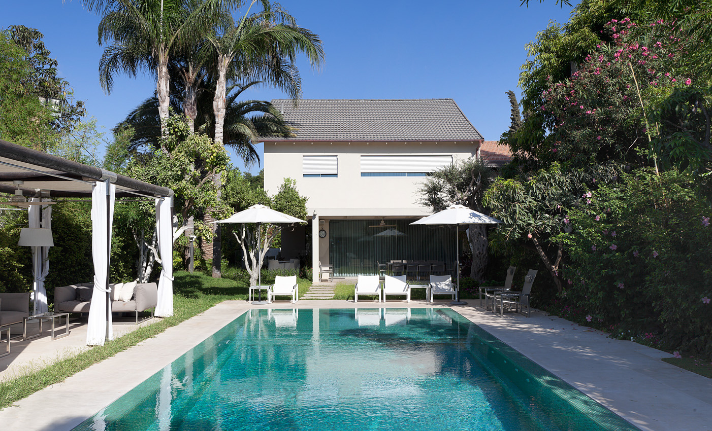 金光璀璨的家庭娱乐室-20