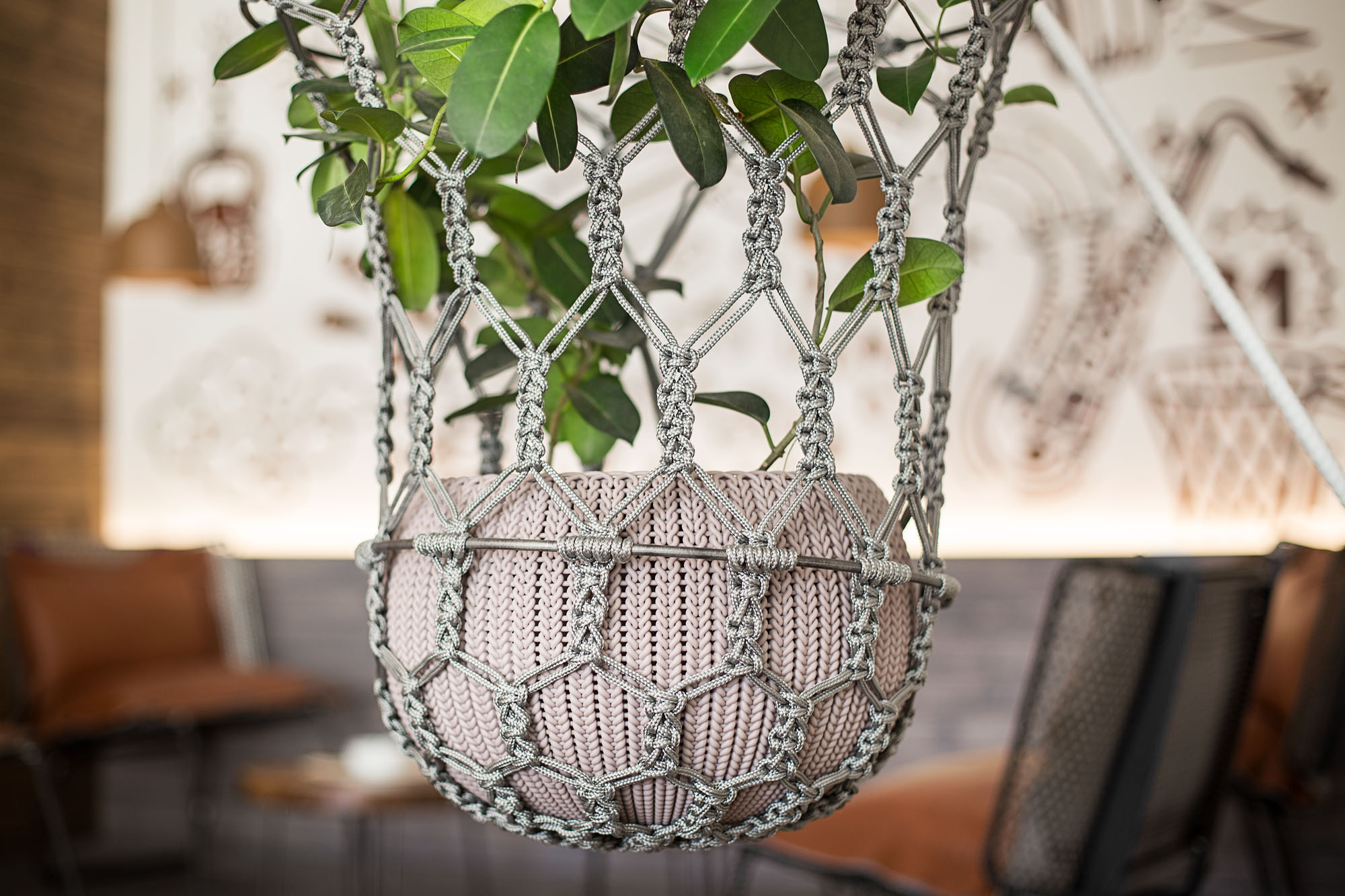 Serbia 咖啡厅 | 金属架构与咖啡色彩的完美融合-17