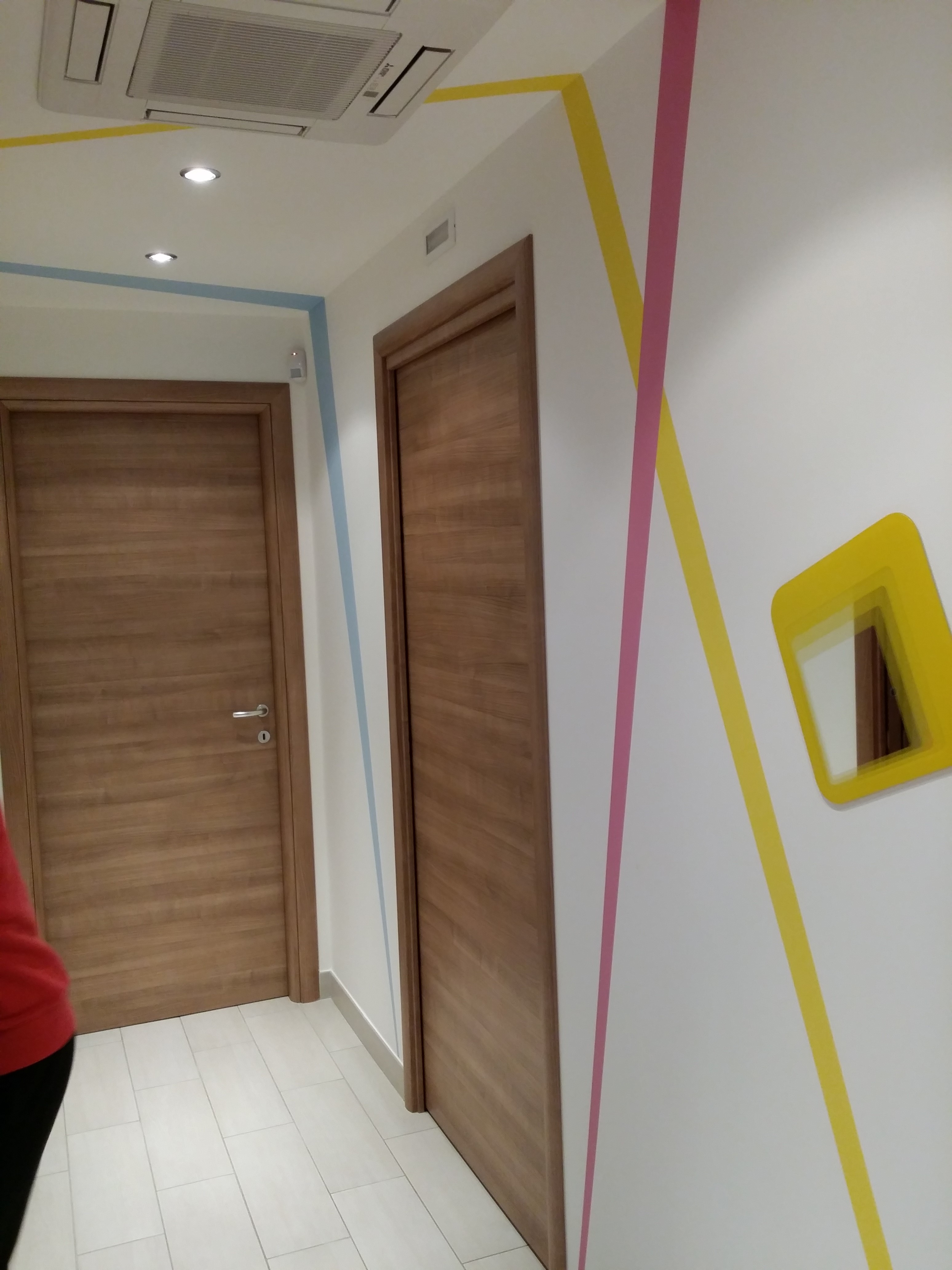 2014 年完工的个性化厨房玻璃面板装饰公寓室内设计案例-20