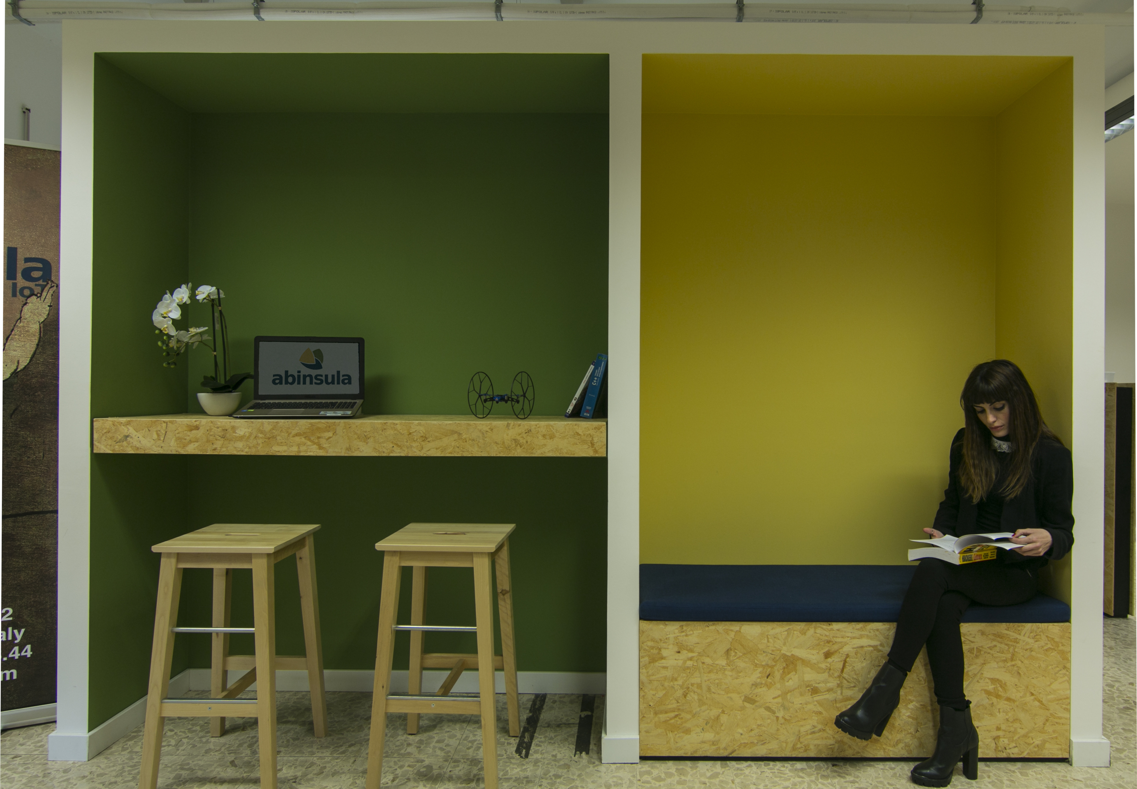 定制 OSB 隔板打造灵动办公空间-7