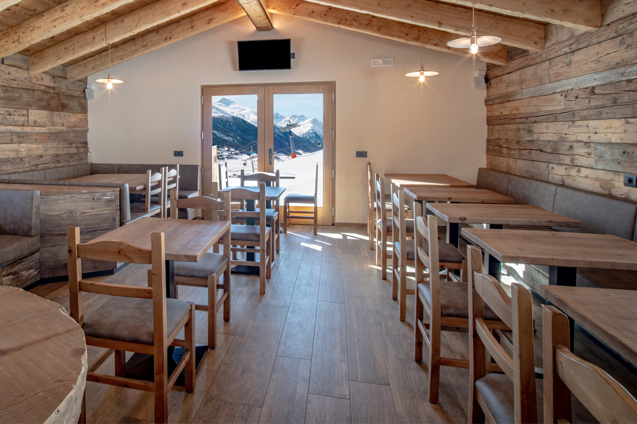 雪山之上的温馨猫舍——La Tana del Gatto 餐厅设计-21