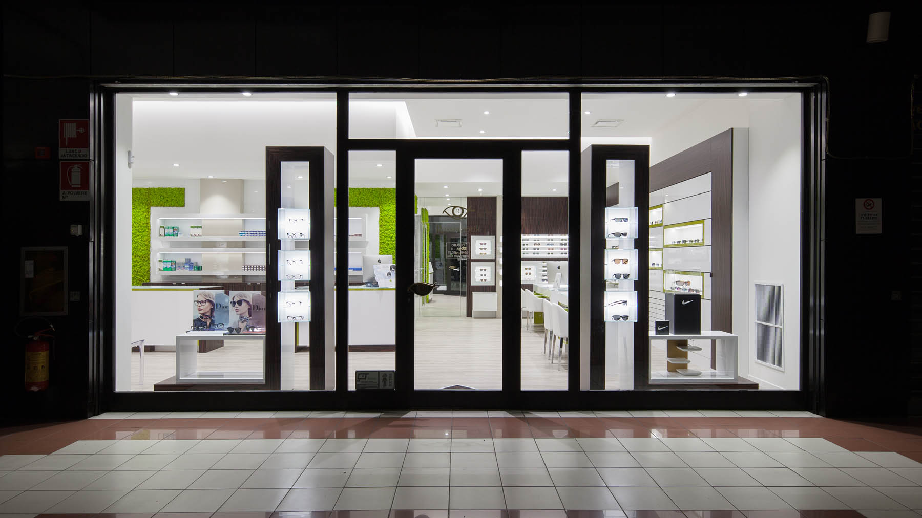 光学商店改造中的摄影艺术-27