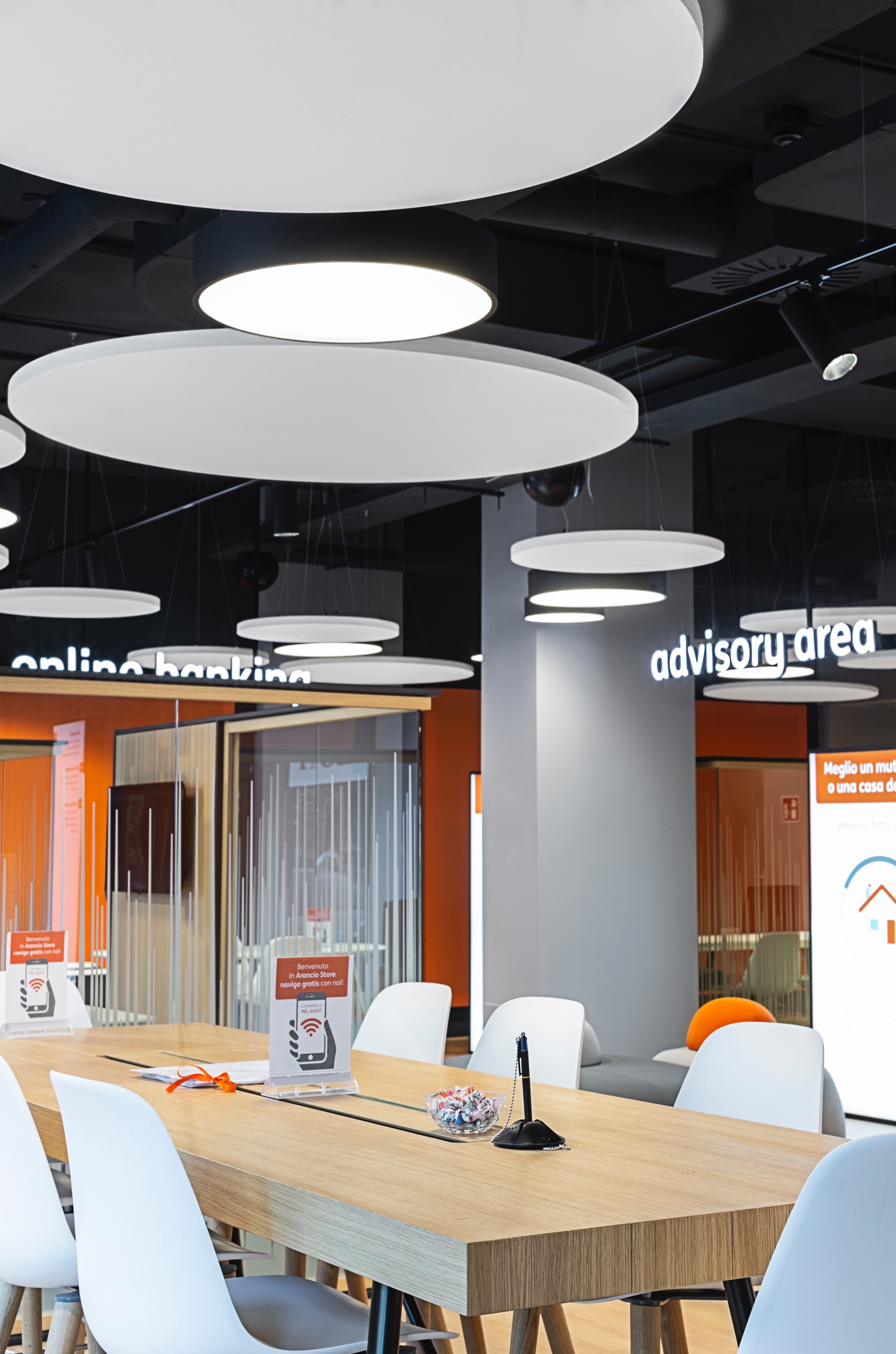 灵活多变的新银行空间 | ING 意大利分行新形象设计-9