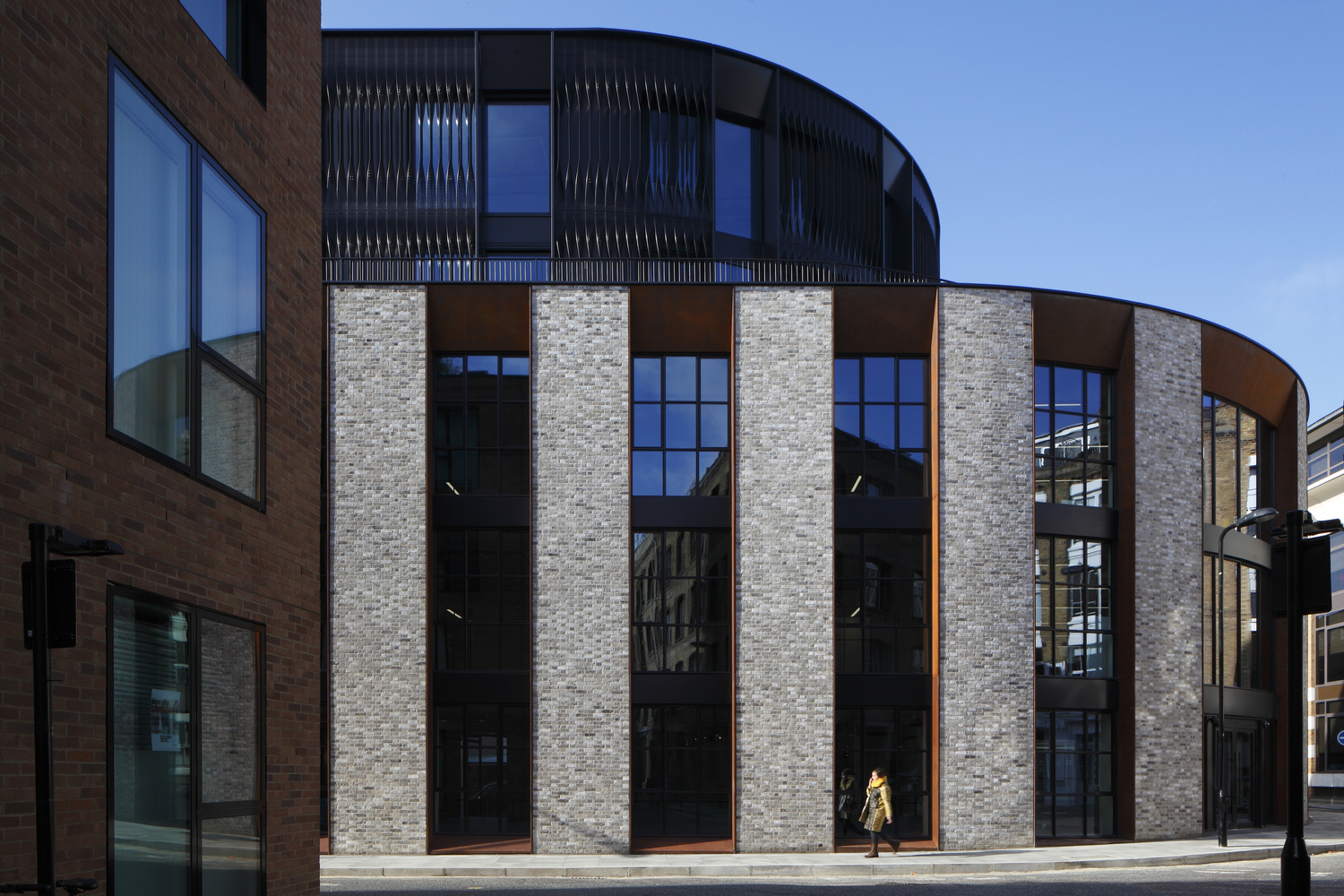 The Frames（砖,金属,玻璃的创意空间）-37