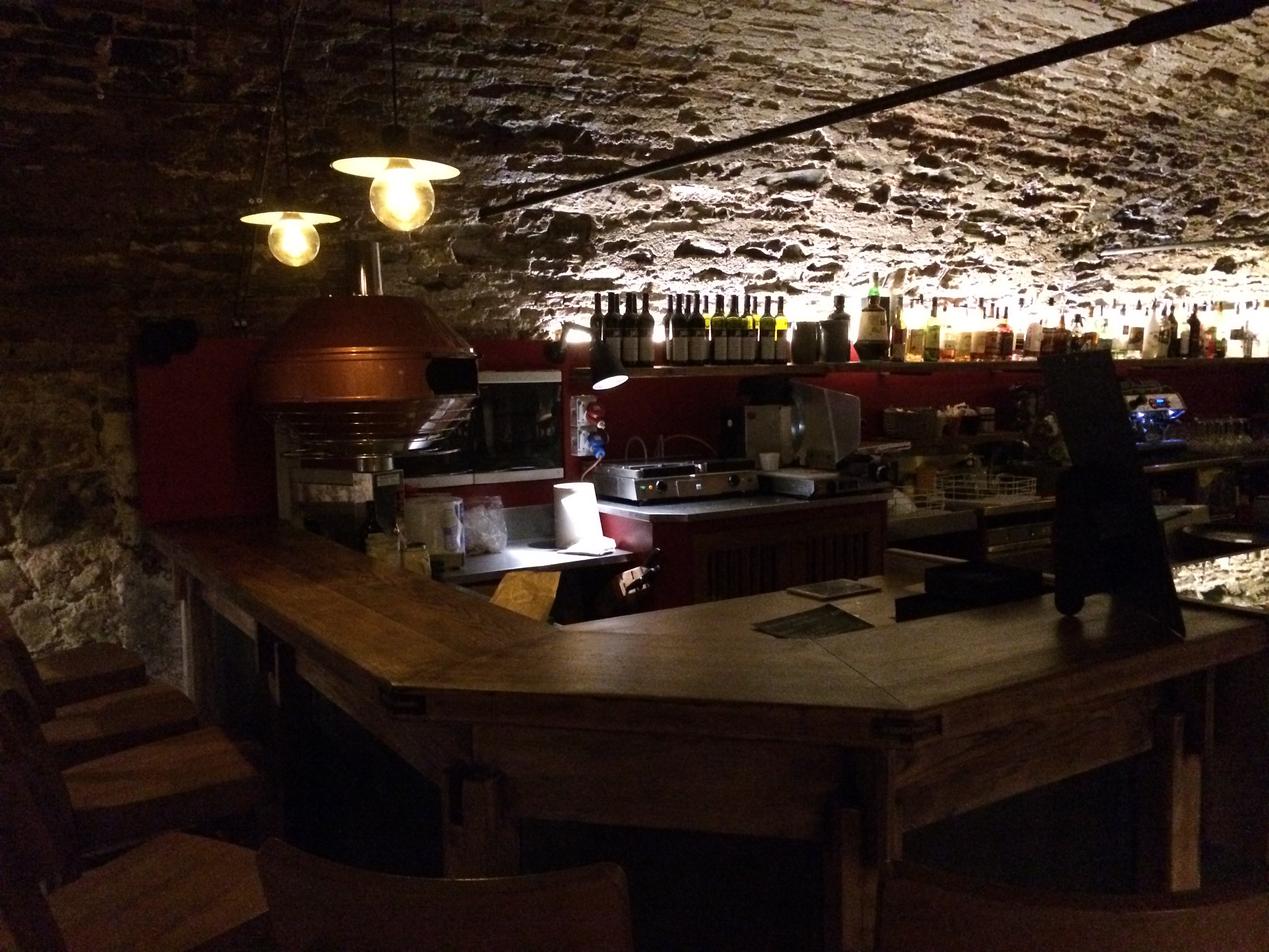 地窖酒吧“Dal Lendar”的复古与现代融合设计-8