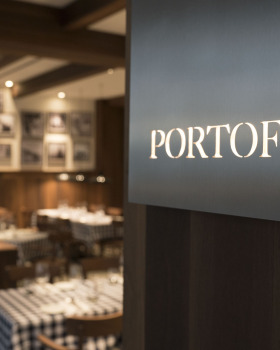 2017 年完成的 Hotel Estrel Portofino 餐厅室内设计
