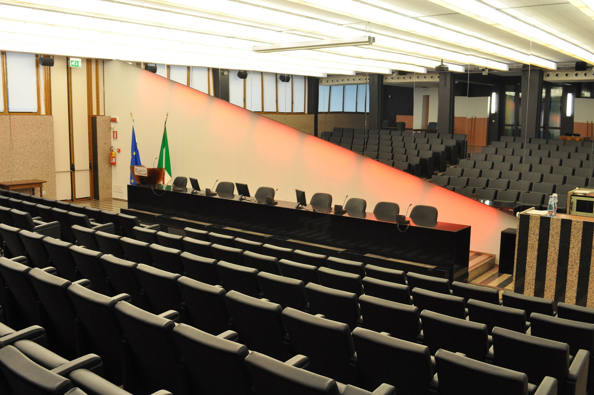 黑金剧院 | 拉文纳商业大厦室内设计-3