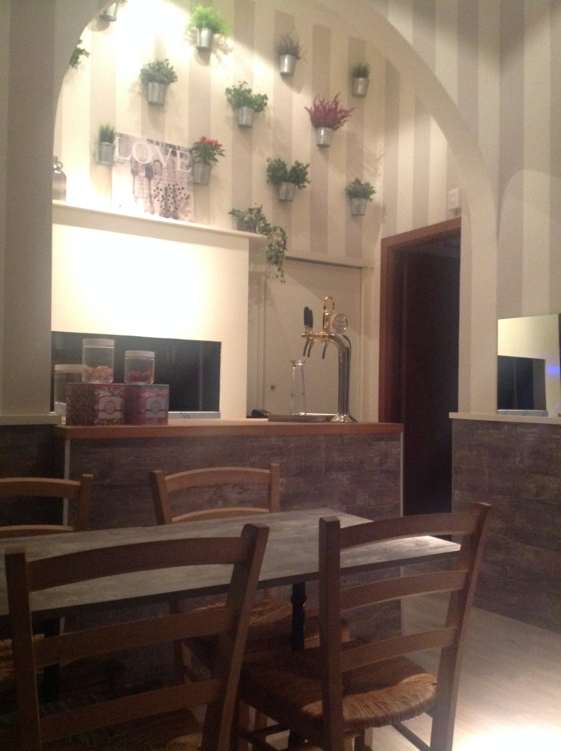 意式风情咖啡馆,品味独特设计魅力-1