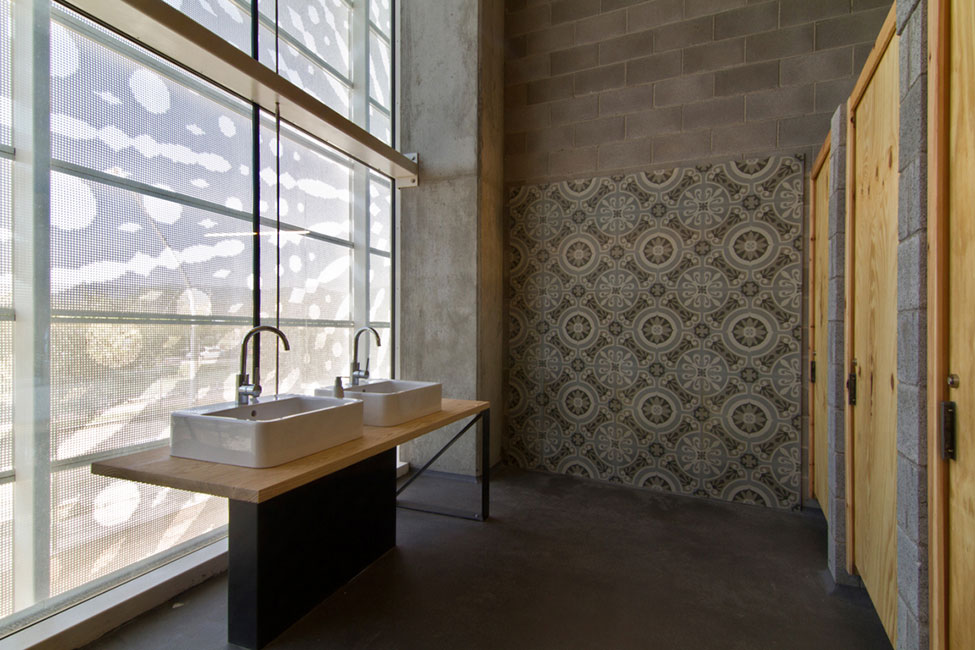 时尚品牌 Desigual 的物流中心与办公空间-7