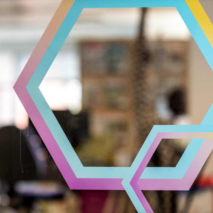 打造灵动办公环境,Good Relations 的玻璃会议室内装设计-3