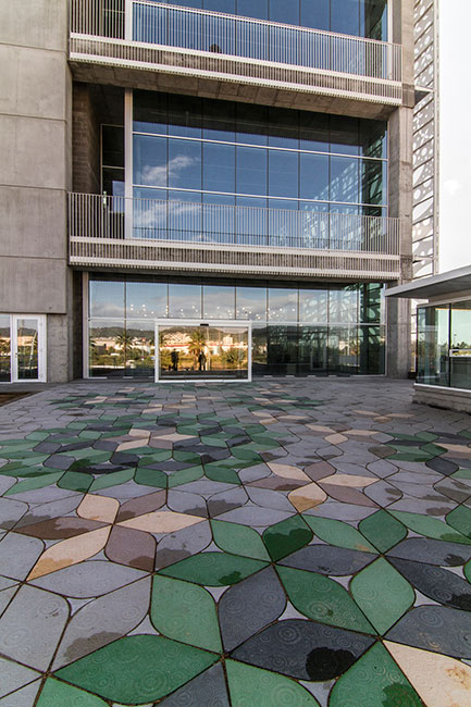 时尚品牌 Desigual 的物流中心与办公空间-16