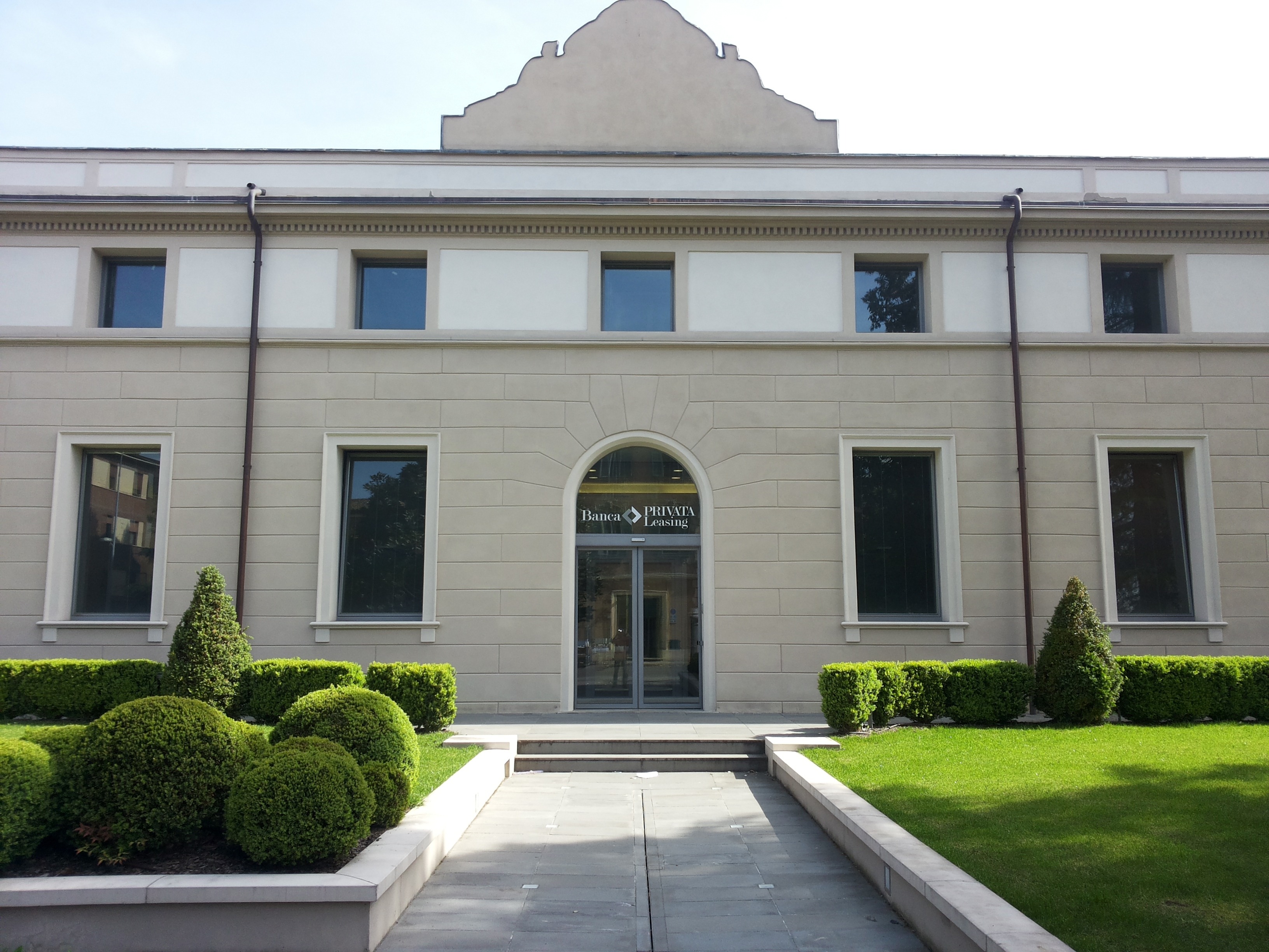 2013 年完成的意大利私人银行室内设计-32