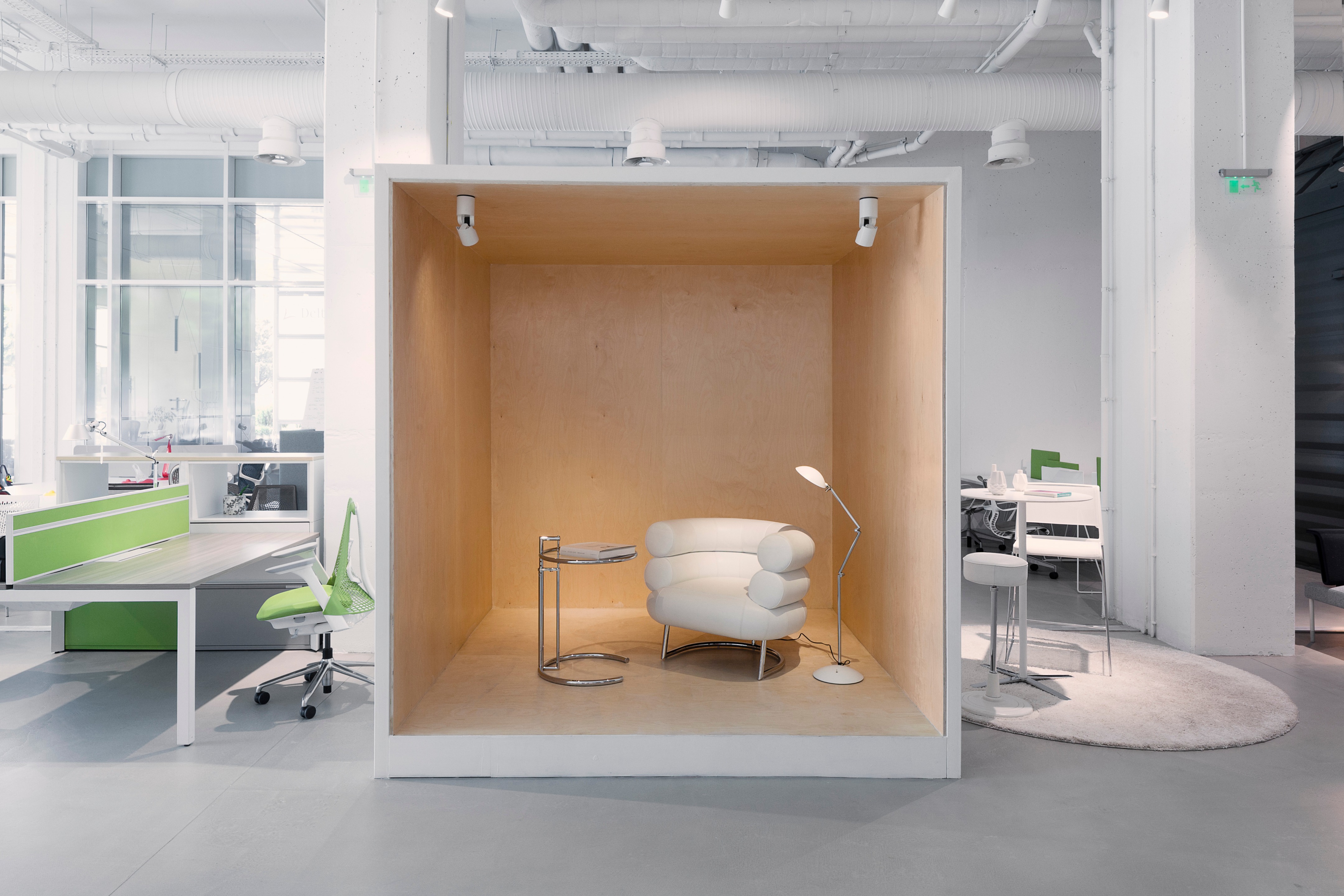 废旧集装箱打造时尚办公空间-12