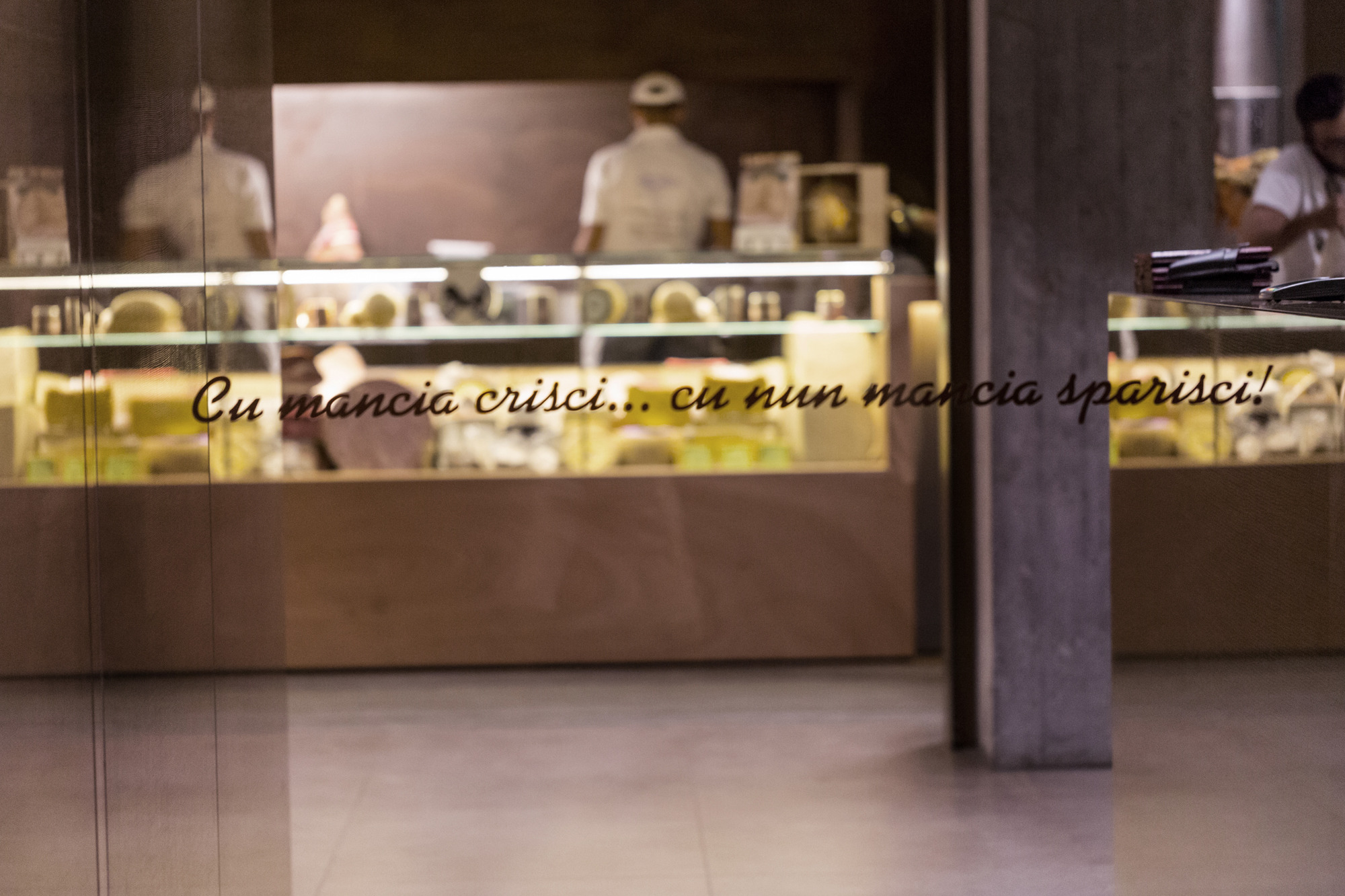 古宅新生,餐饮空间与历史文化的完美融合-18