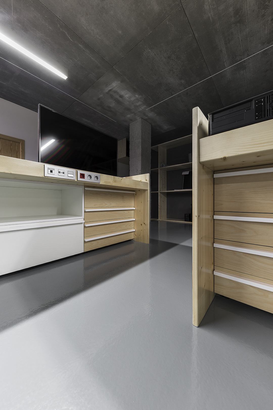 Unitec 维修中心·现代办公空间的巧妙设计-21