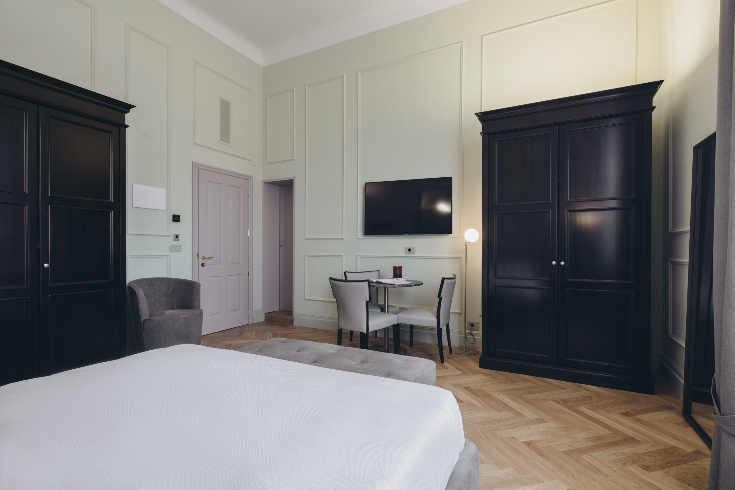 意大利博洛尼亚百年建筑的奢华套房新生-38