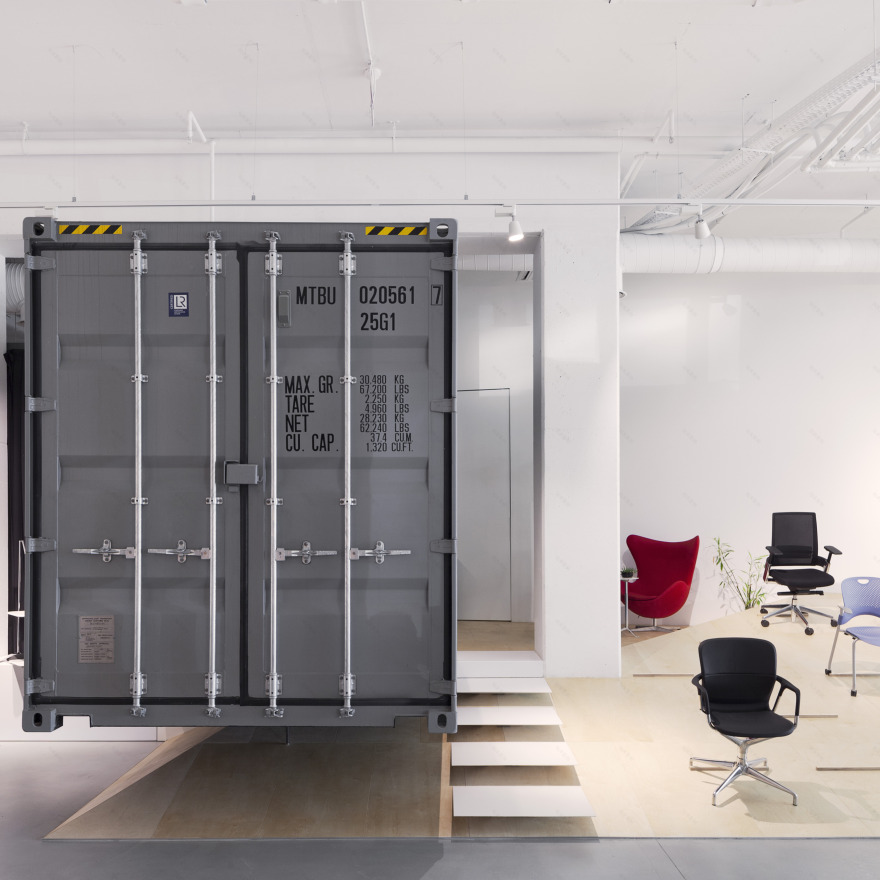 废旧集装箱打造时尚办公空间-26