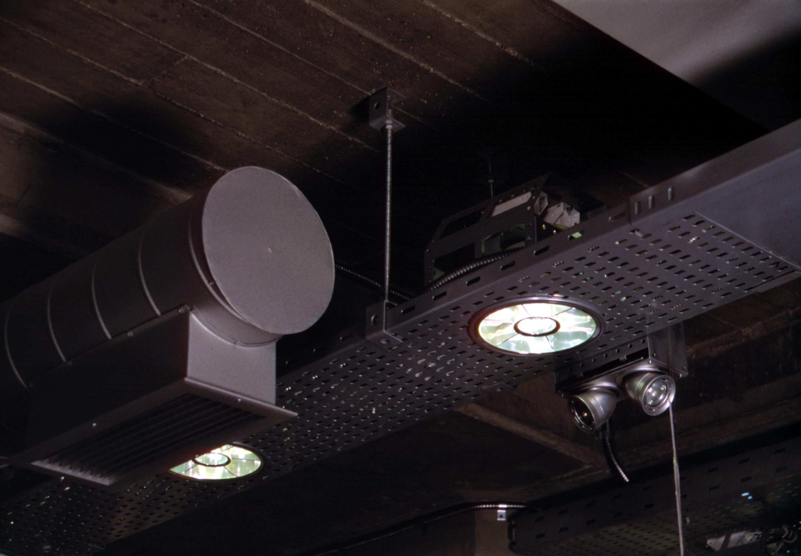 1997 年摩托牛仔裤店概念设计-27