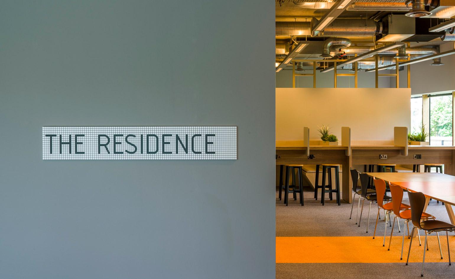 伦敦斯蒂芬·劳伦斯中心打造多彩合作空间-13