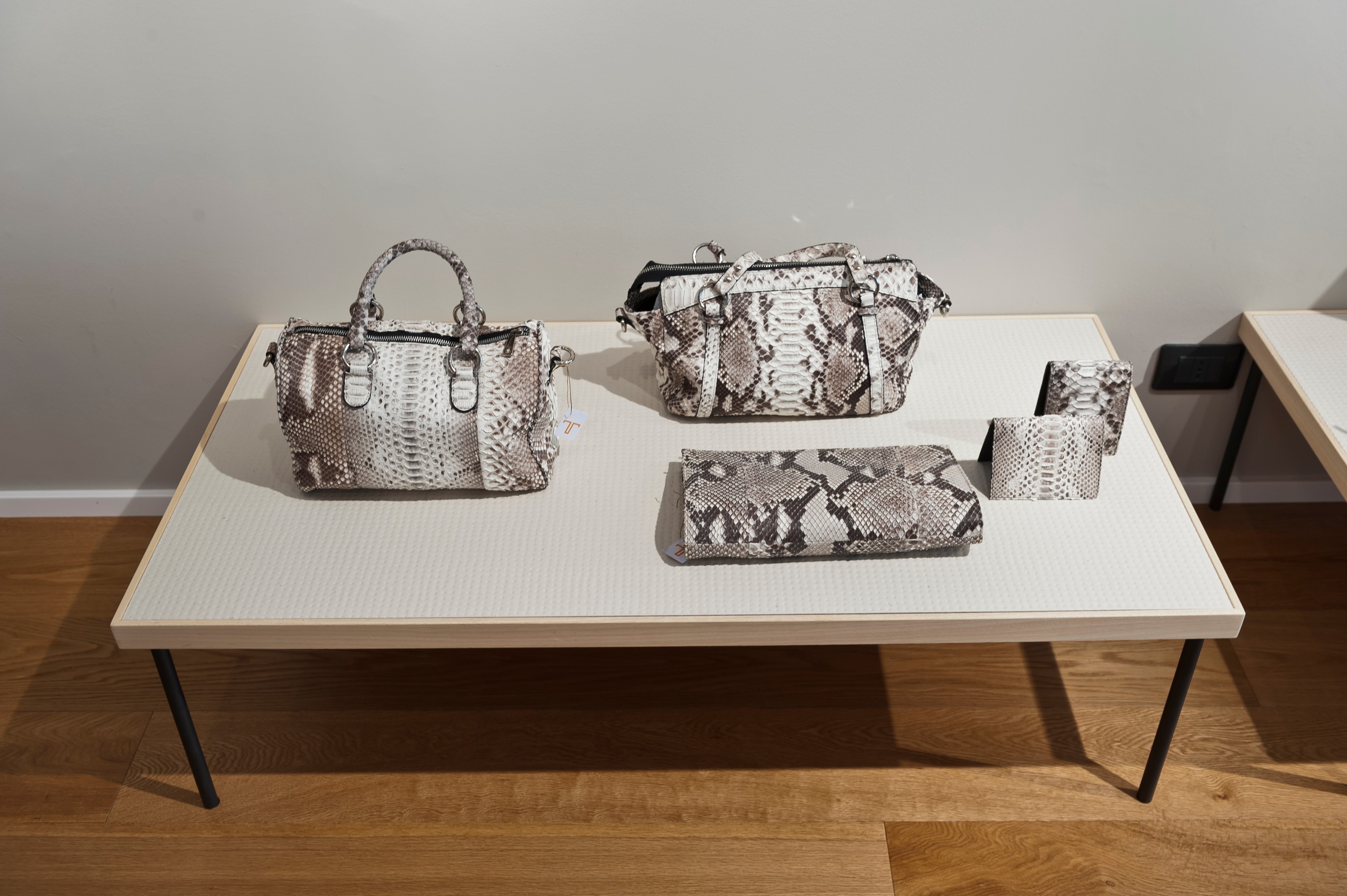 La Tannerie 皮具展示店室内设计-8