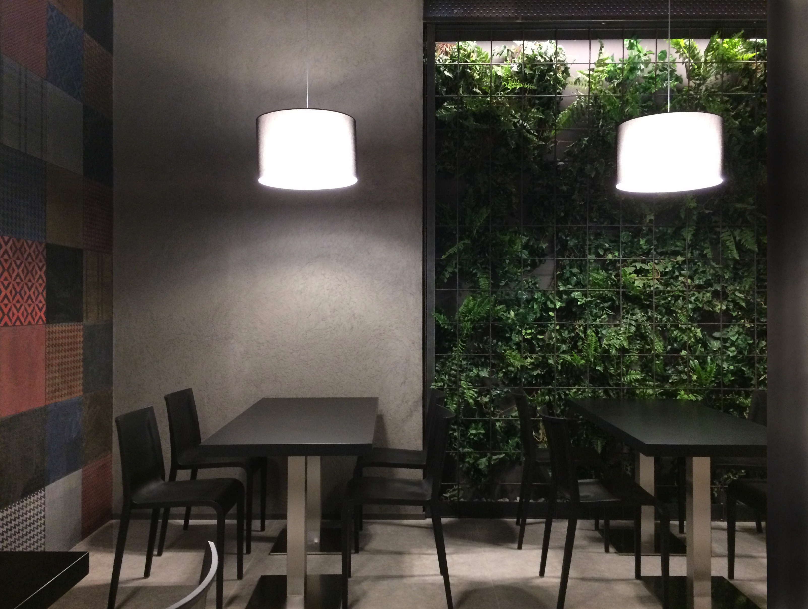 self可译为自我自身自己等；cafè应是café，可译为咖啡馆咖啡店-0