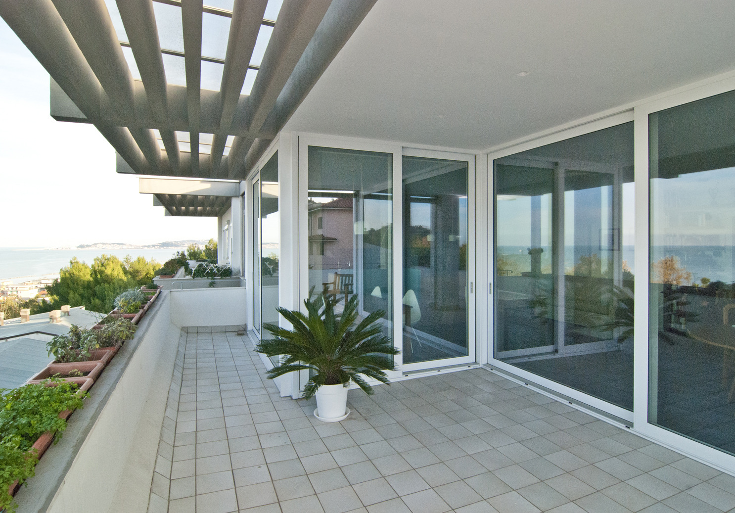 海景公寓的室内设计之旅 | 打破界限，融入海洋-5