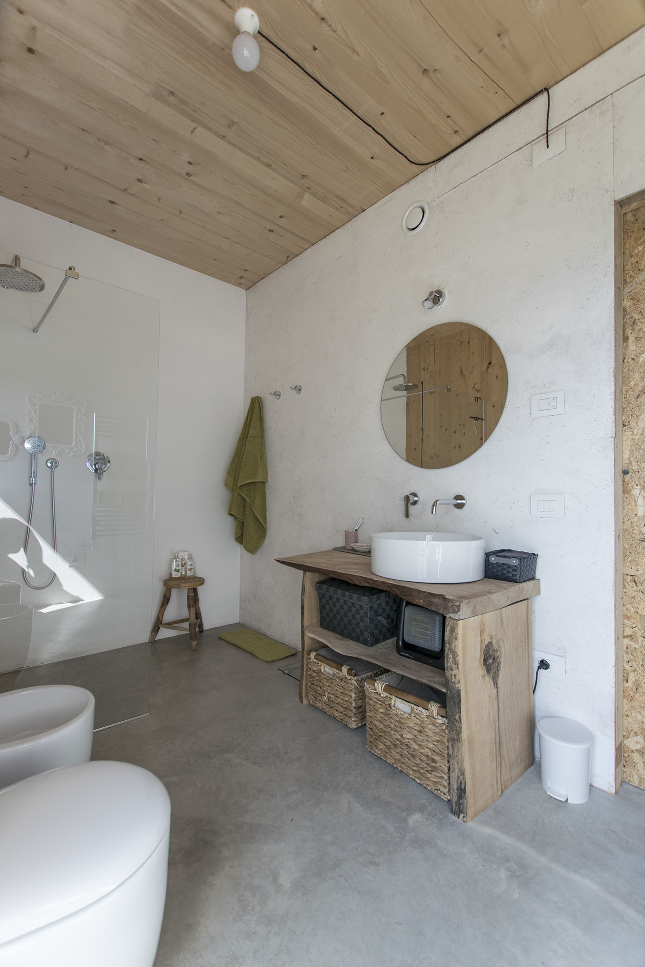 湖畔 V 型木质住宅-30