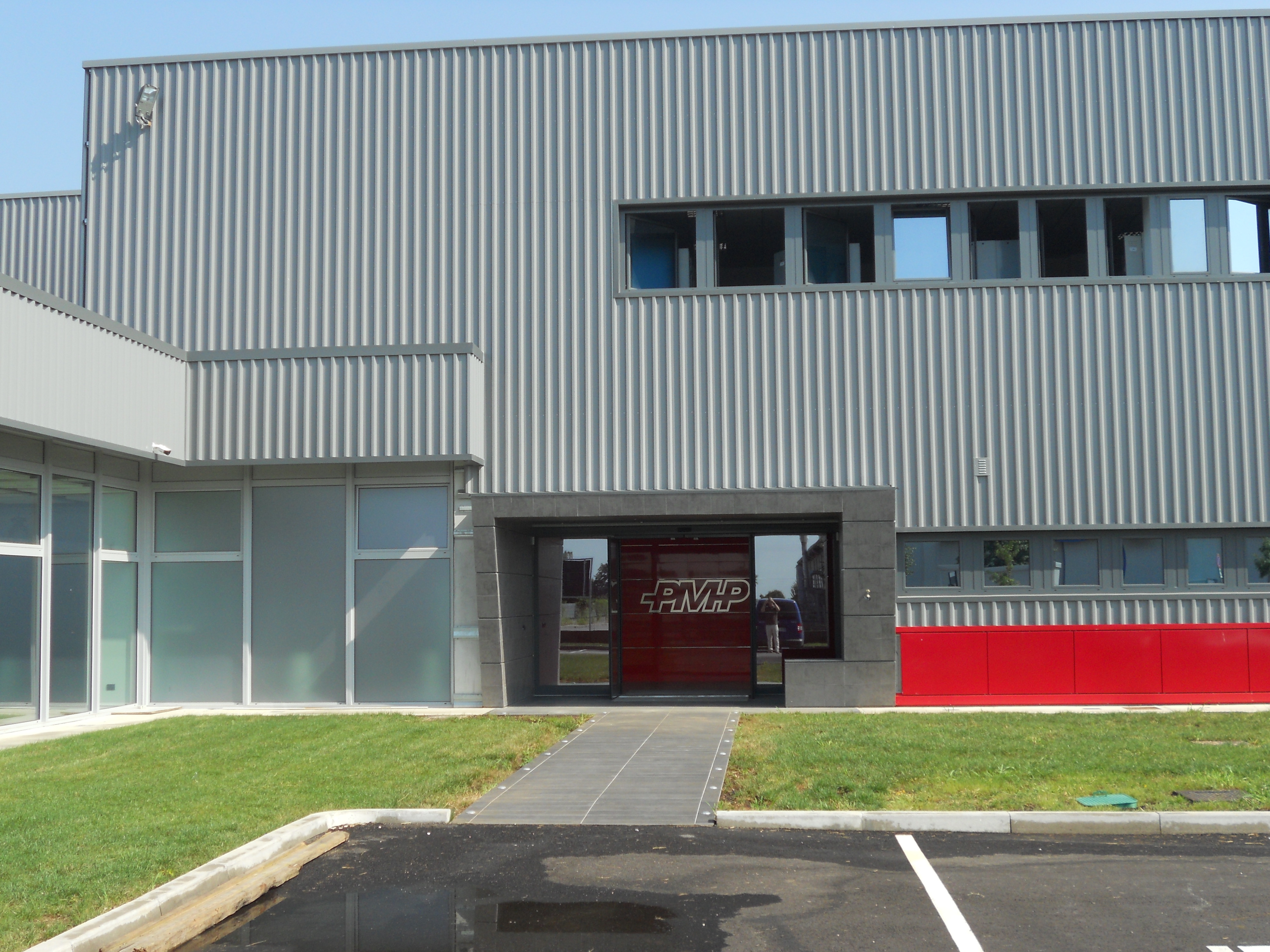 2015 年 PMP Industries 企业总部餐厅室内设计-2