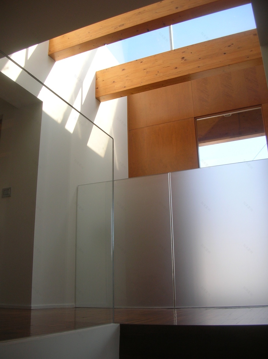 双层玻璃与不锈钢框架的现代住宅设计-7