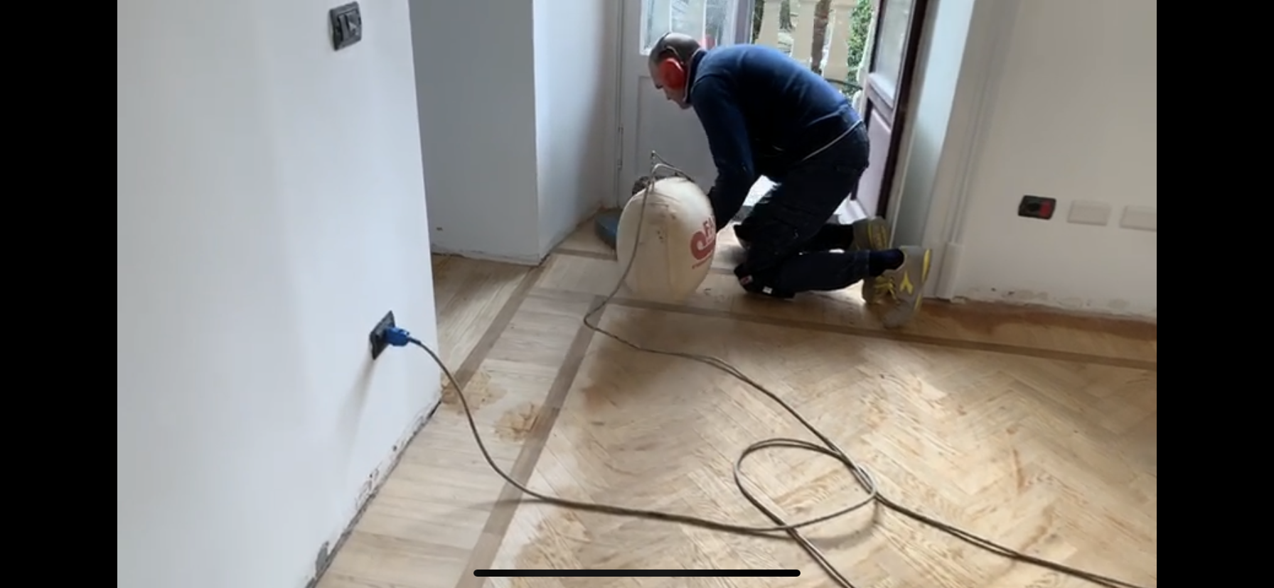 2019 年完成的鱼骨拼木地板修复工程-9