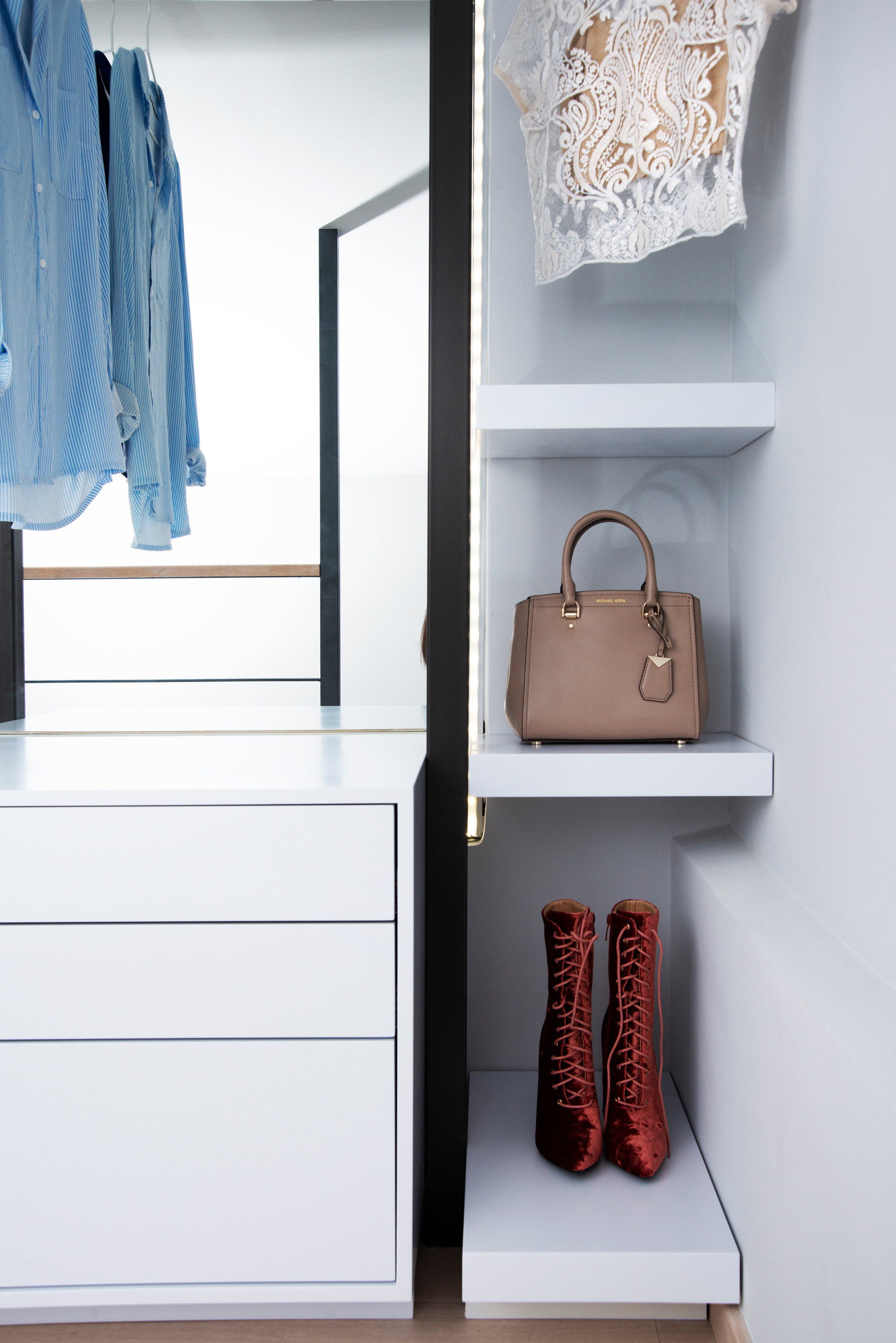 功能至上,简约时尚的私人更衣室-14