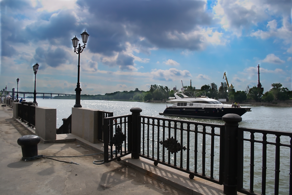 多样街头柱设计展现城市魅力-15