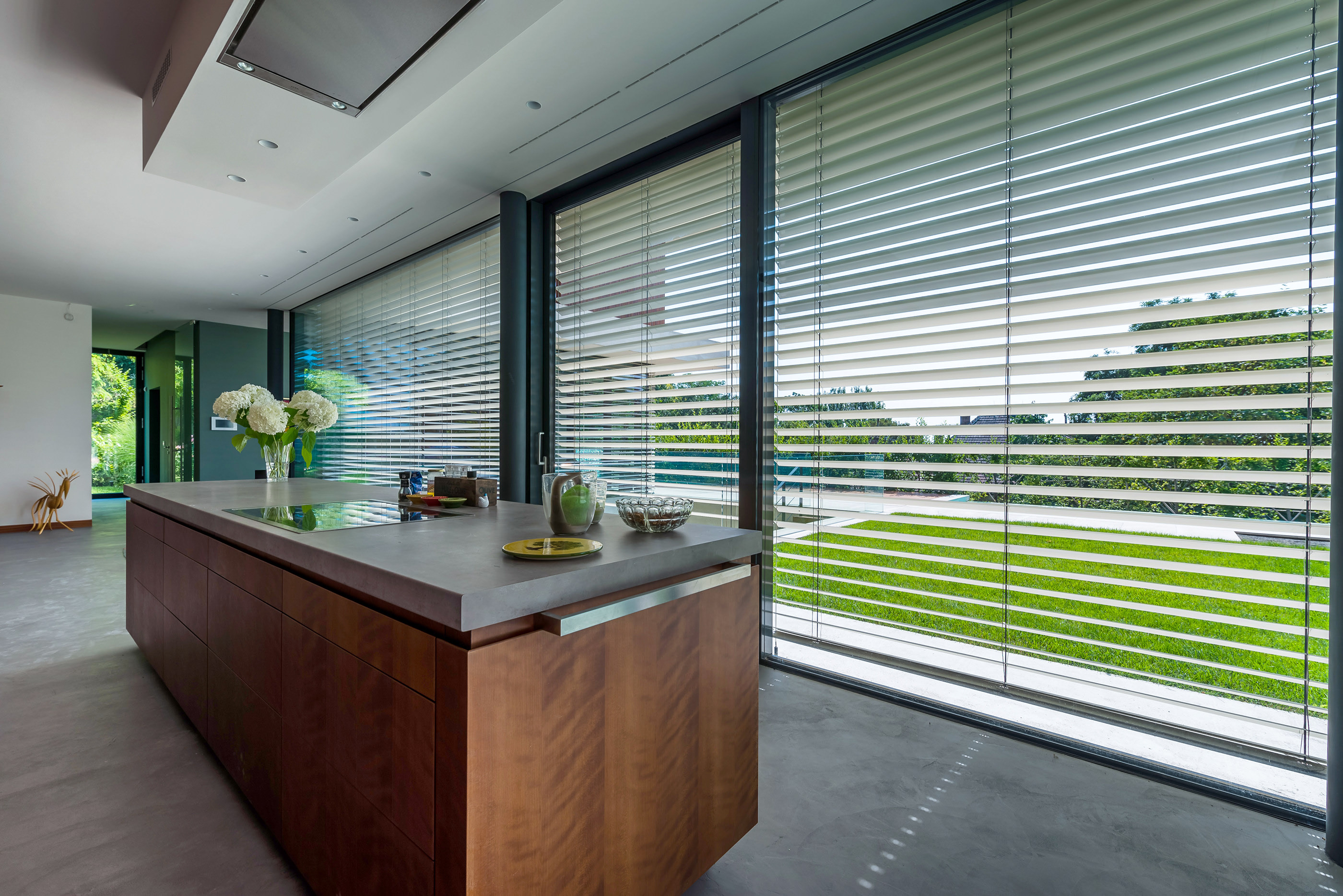 Modern villa shading by Krüllung-24