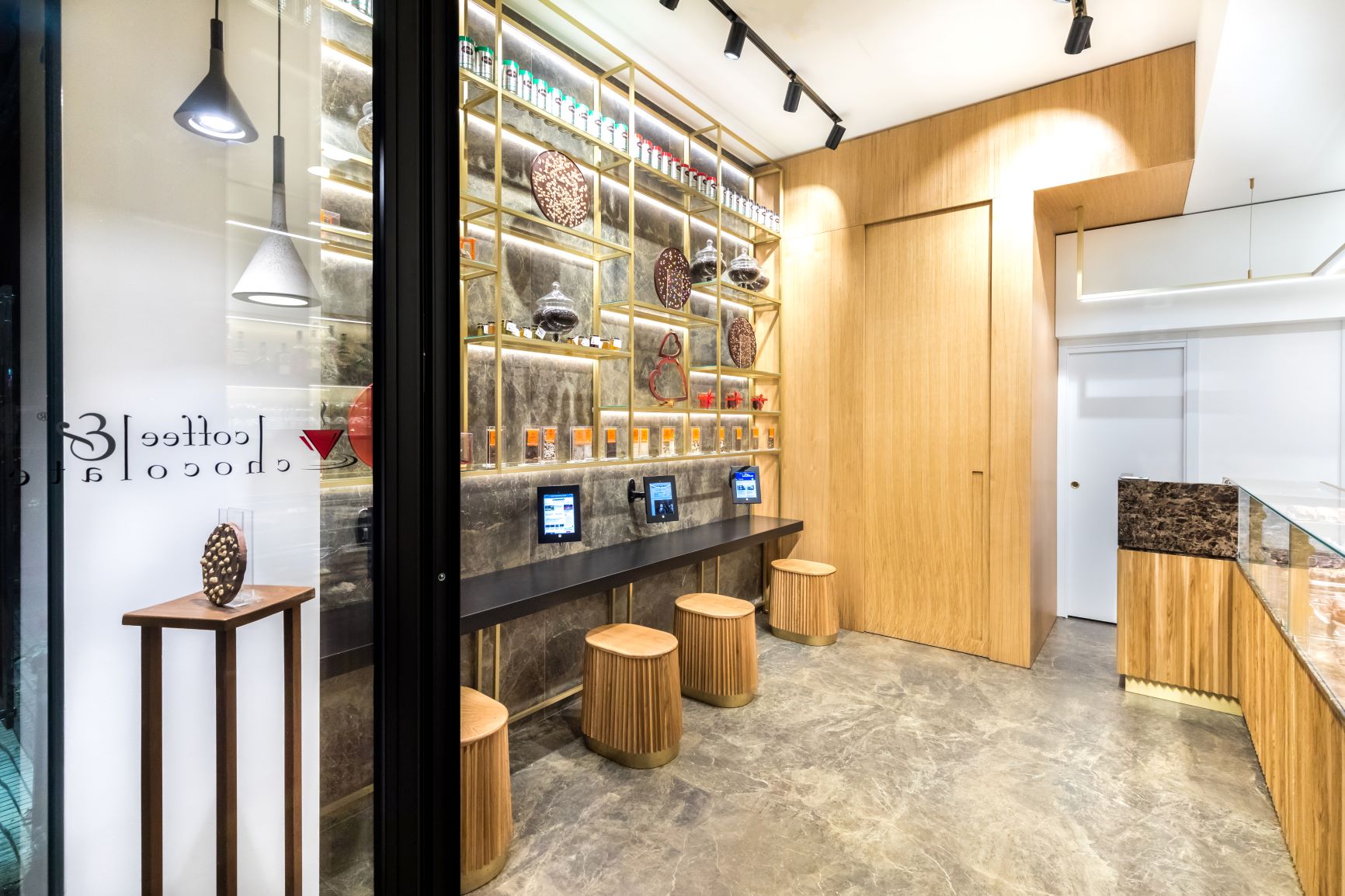 旋转咖啡巧克力 2018 年室内设计案例-9