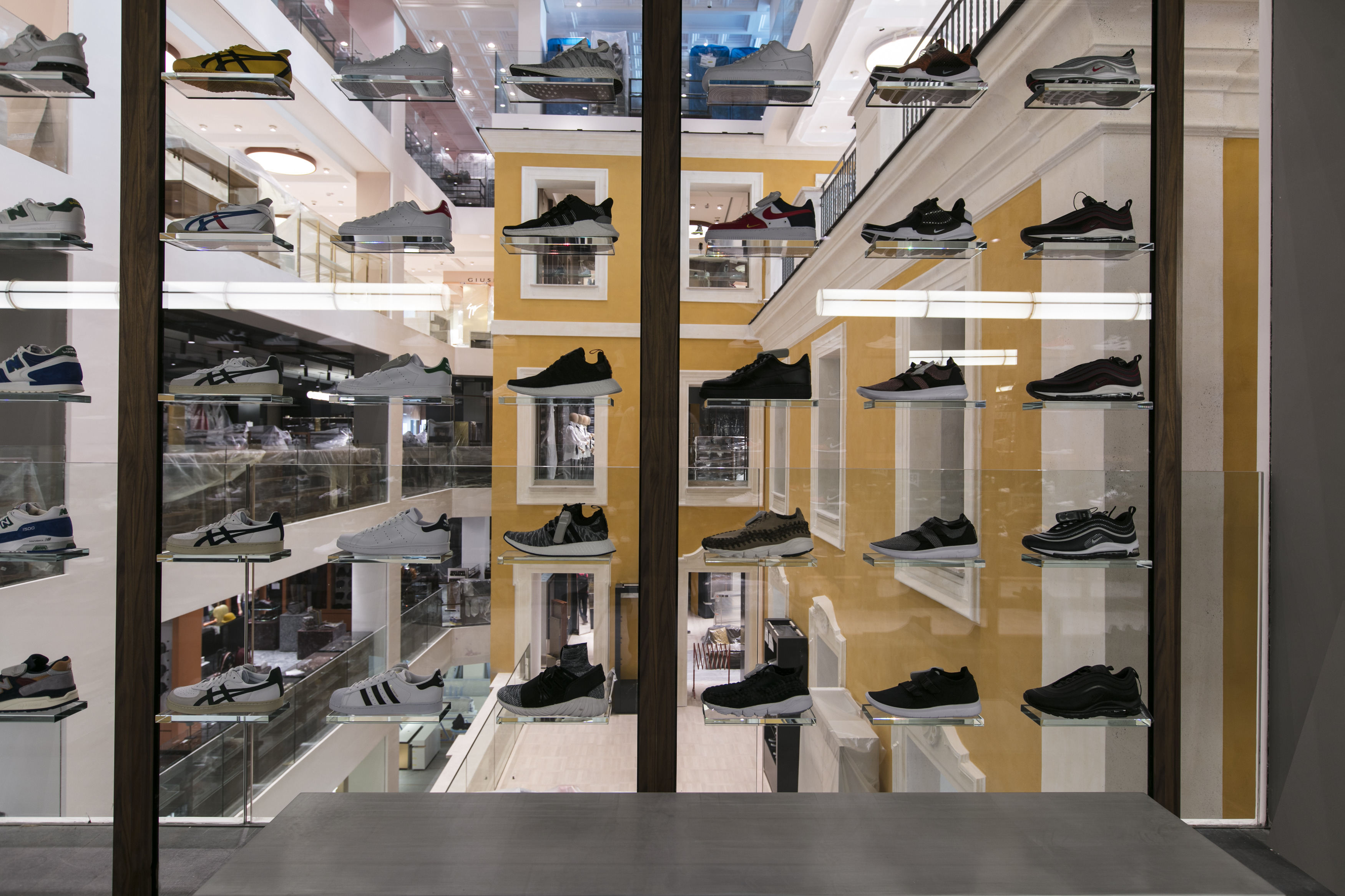 罗马 Rinascente 商场智能中性风格室内设计-0