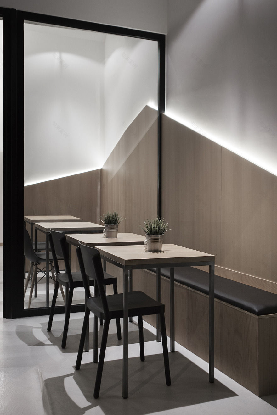 海景咖啡厅“Cafe Mirabous”的室内设计-15