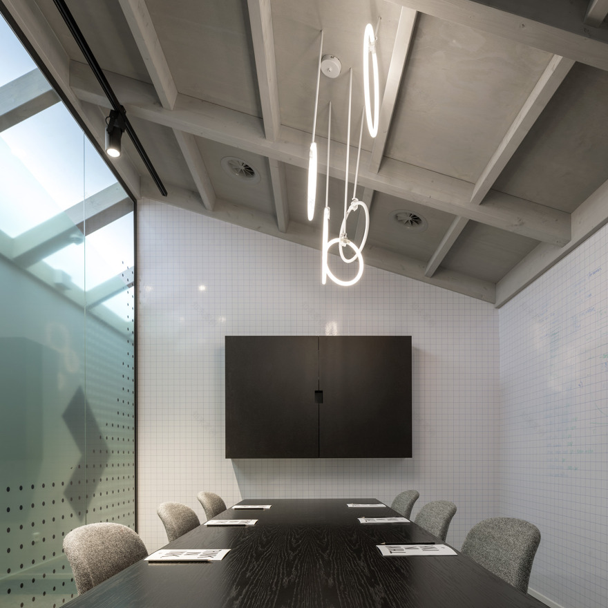 Amsterdam 地标建筑变身创意共享办公空间-30