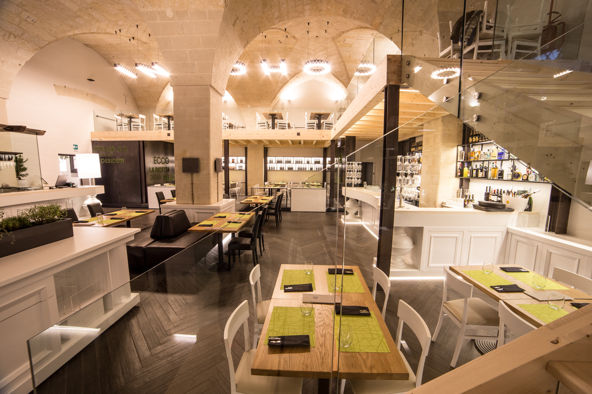 旧工厂变身高雅现代餐厅-12