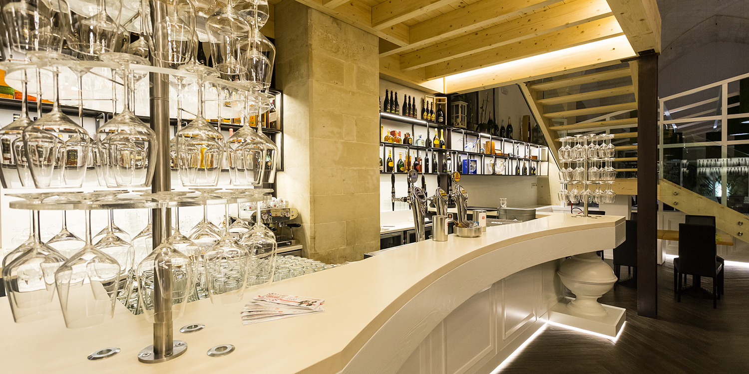 旧工厂变身高雅现代餐厅-8