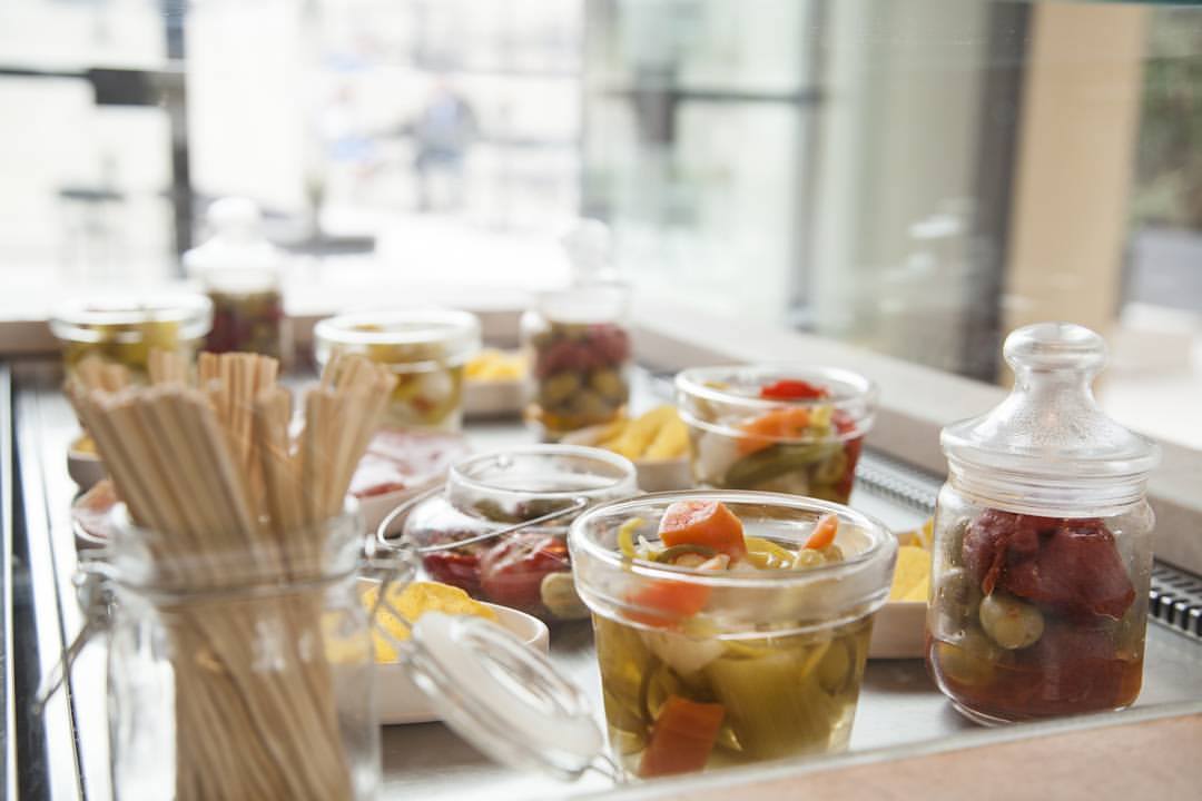 意大利百年酒厂变身复古咖啡馆-28