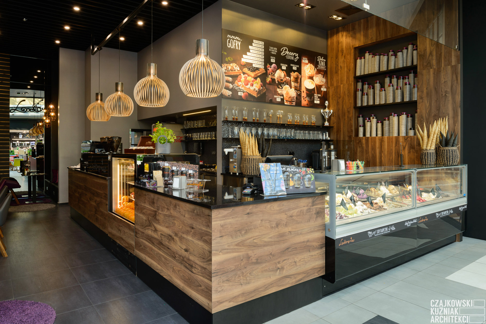 2018 年完成的波兰冰淇淋店 LODOMANIA 室内设计案例-3