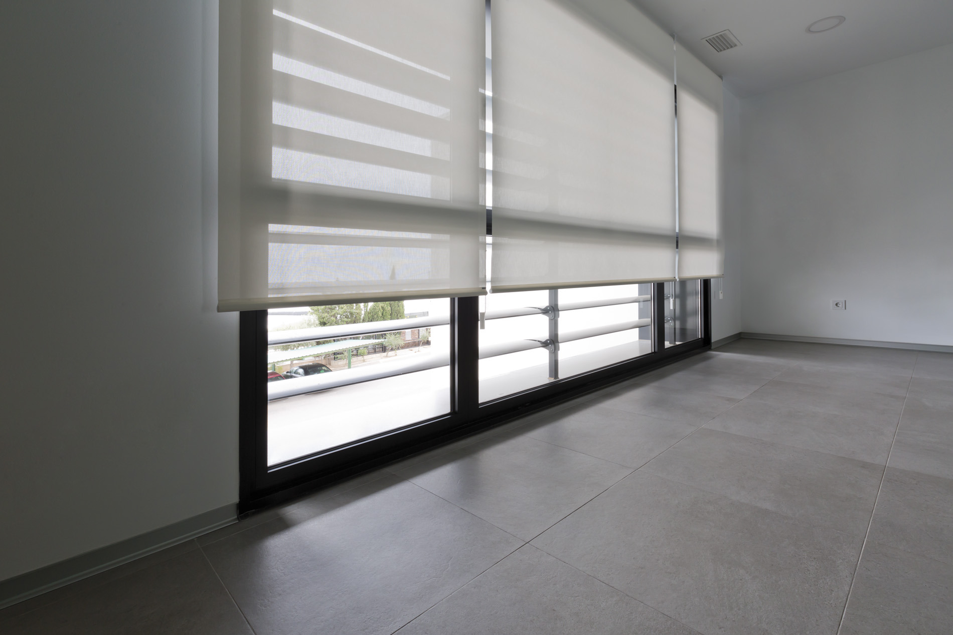 现代西班牙办公室的舒适卷帘设计-17